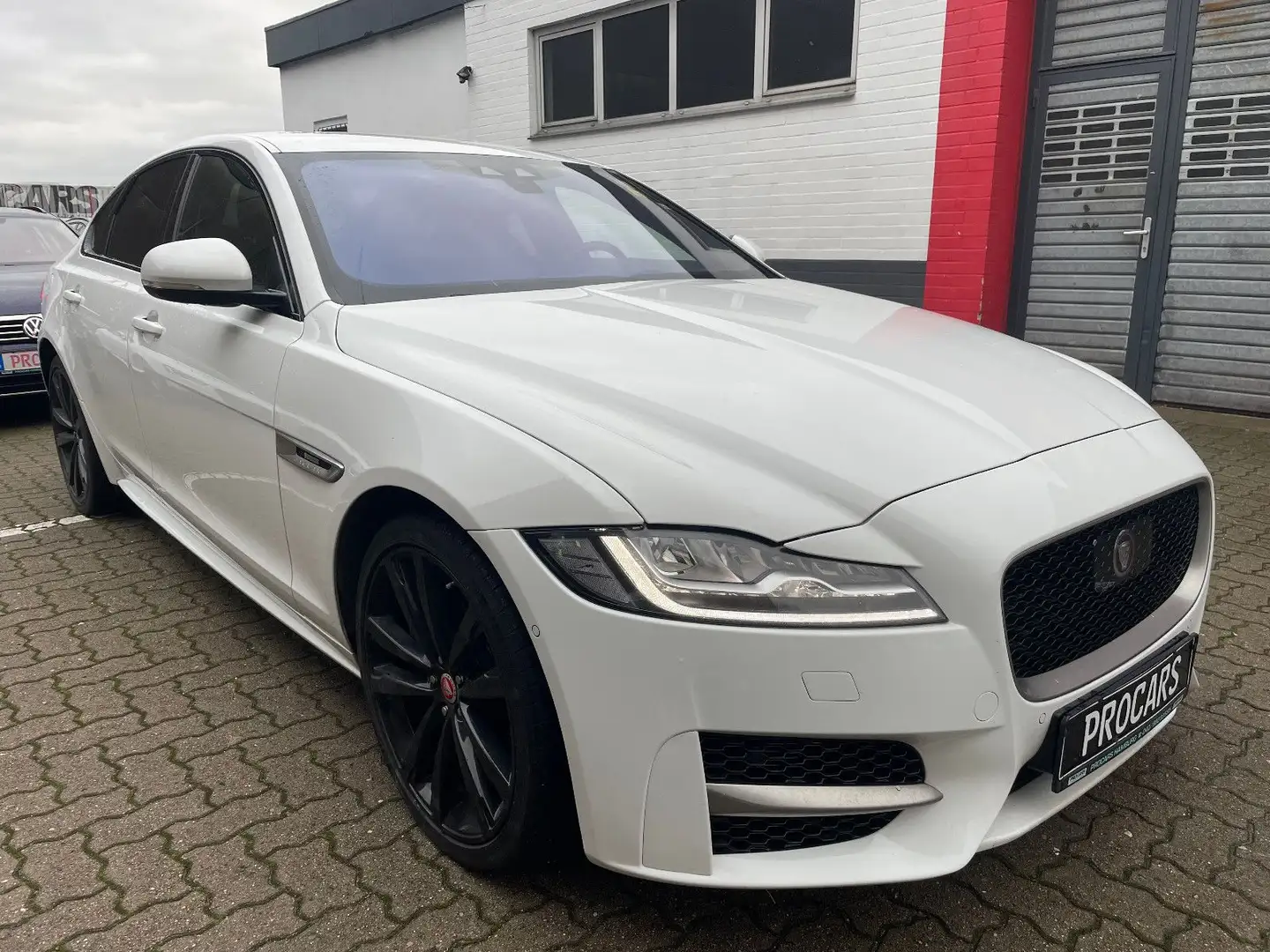 Jaguar XF 30d 300PS R-Sport Aut.*HEAD-UP*DIGITALTACHO Blanc - 2