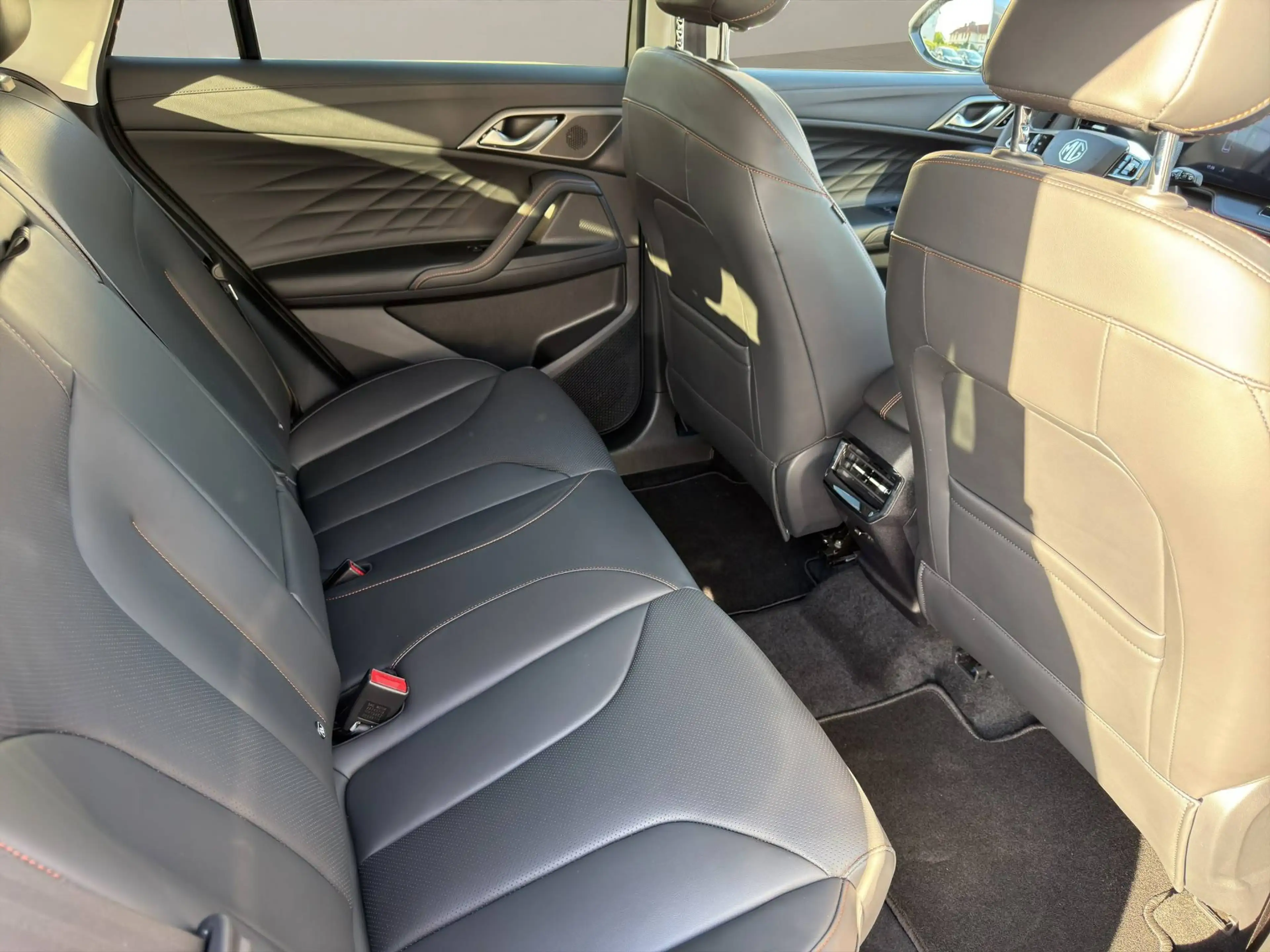 MG HS HS 1.5T Aut. Luxury! Allwetterreifen! Sofort Verfügbar! — photo 12