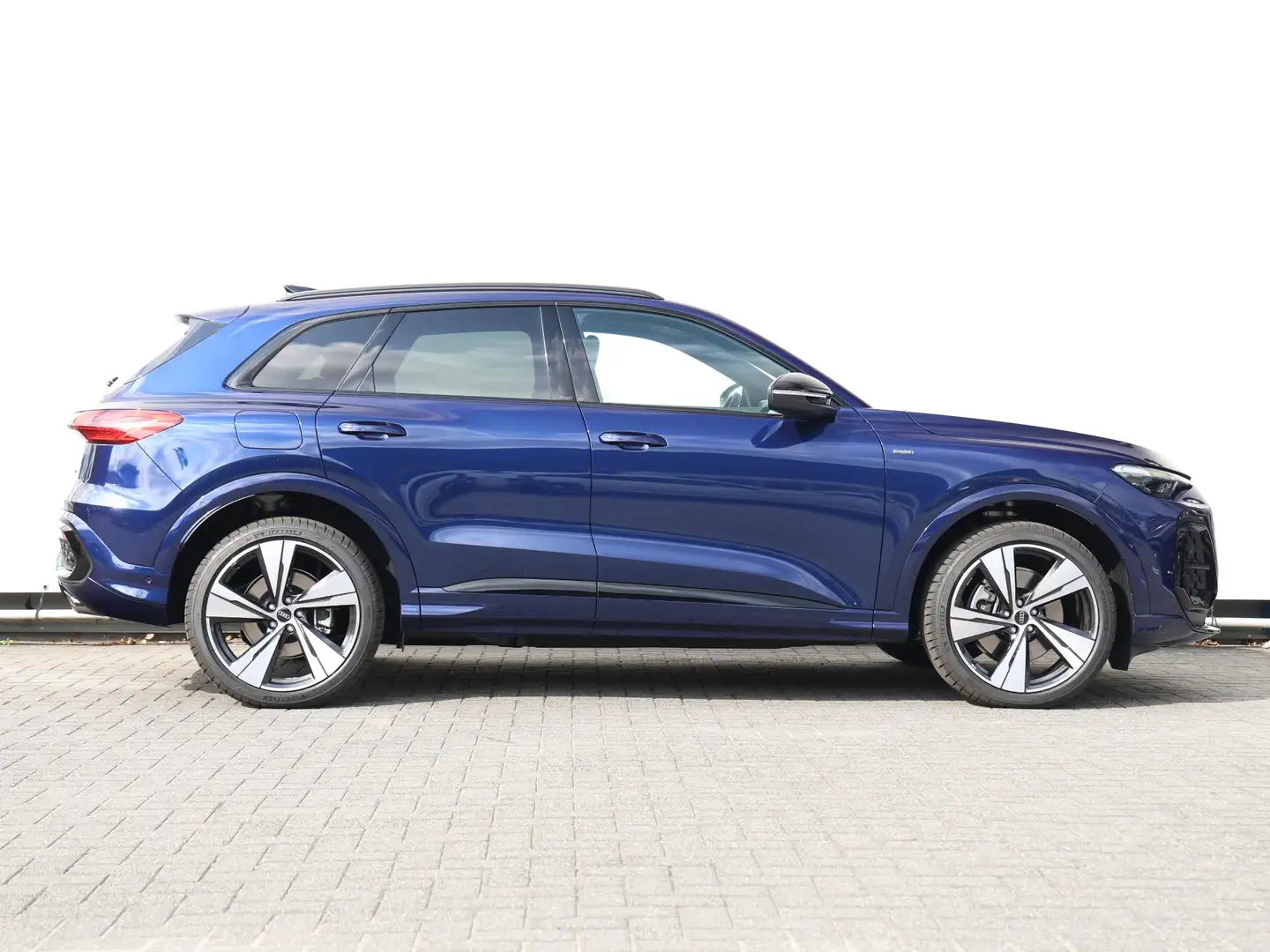 Audi Q5 S edition 2.0 TFSI e 220 kW / 299 PK SUV | Pano | Blauw - 2