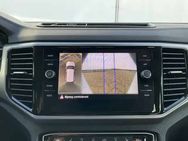 Volkswagen Tiguan Allspace view 4