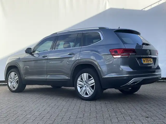 Volkswagen Tiguan Allspace view 2