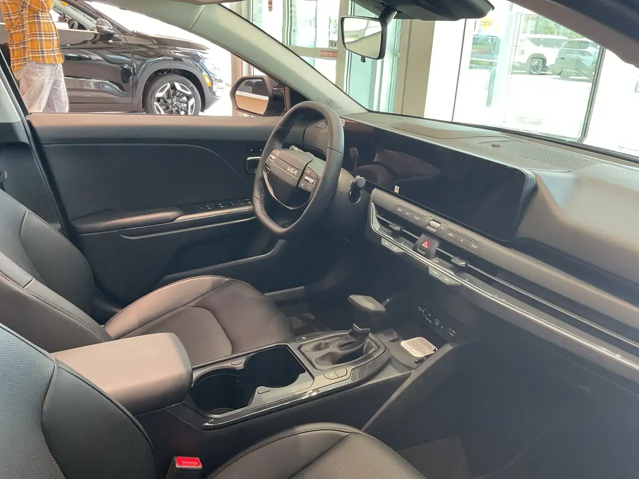 Kia K4 снимка Kia K4