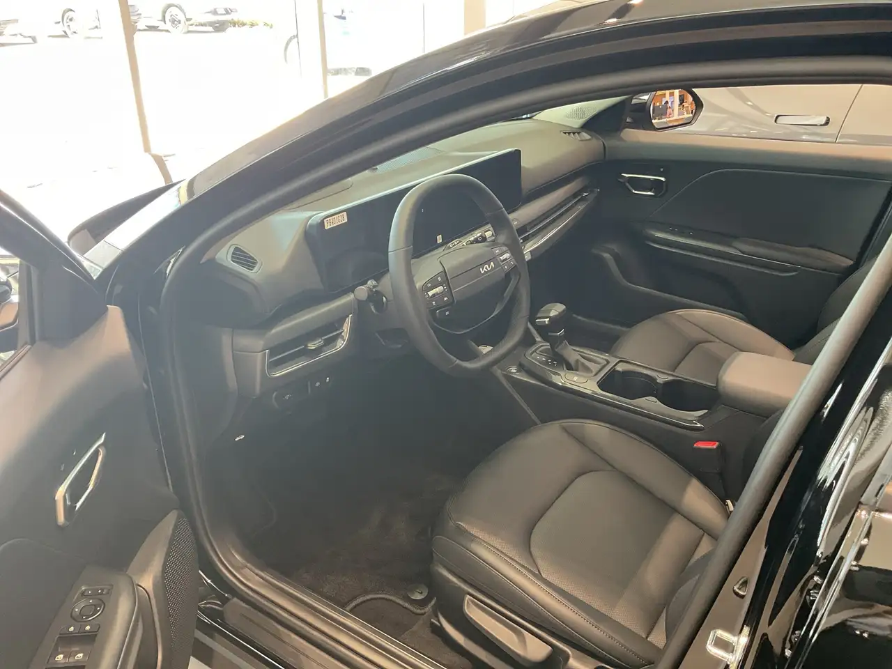 Kia K4 снимка Kia K4