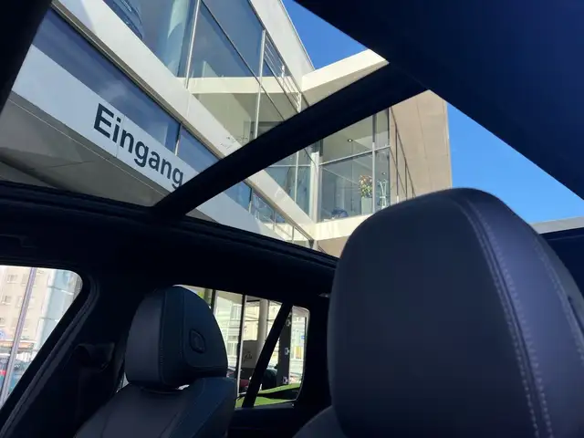 BMW X3 view 6