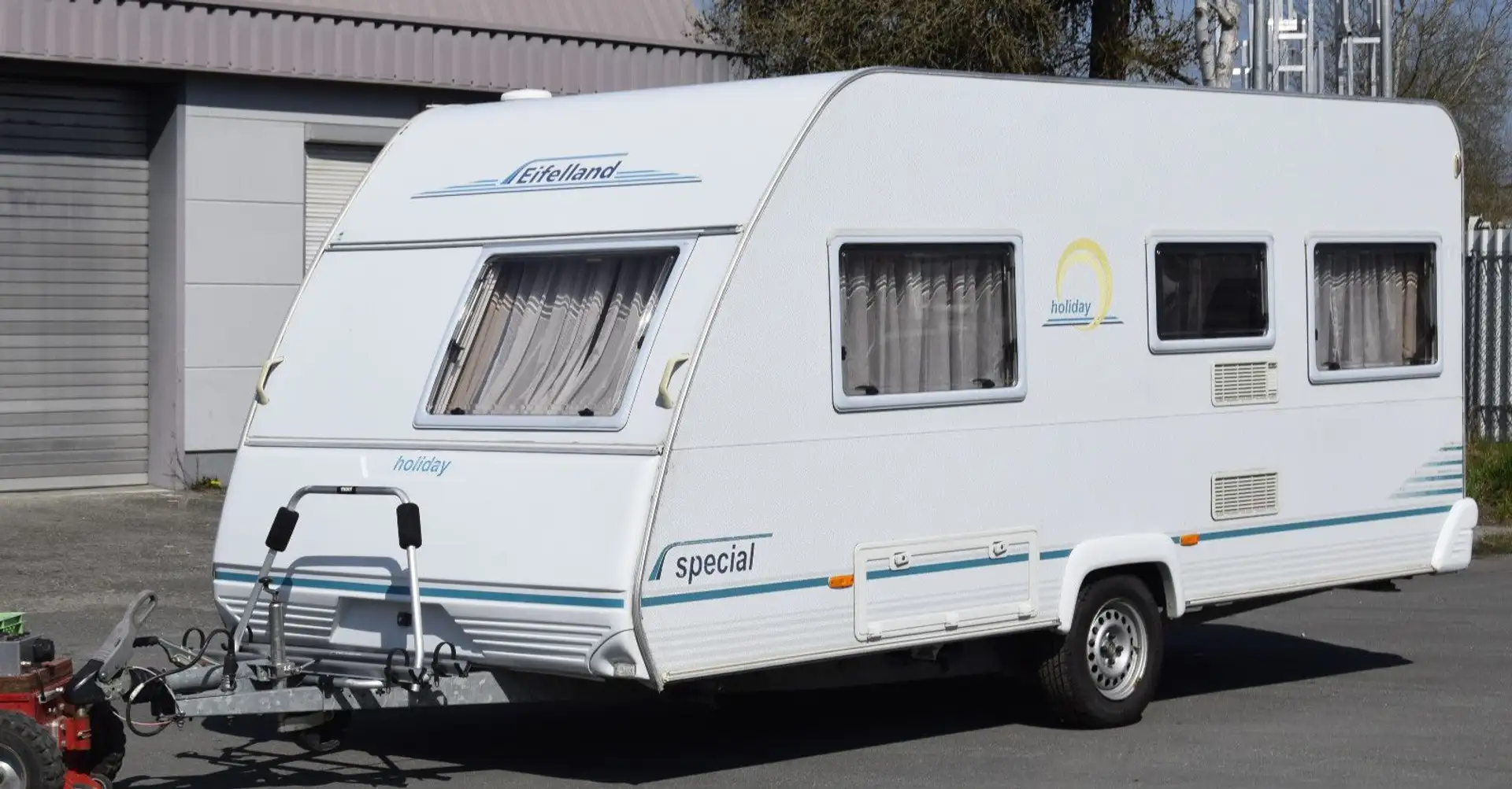 Eifelland Holiday 450  mit Vorzelt - 2