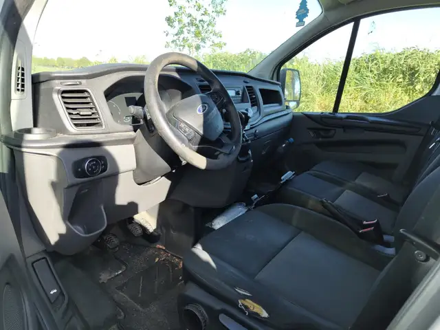 Ford Transit Custom view 3