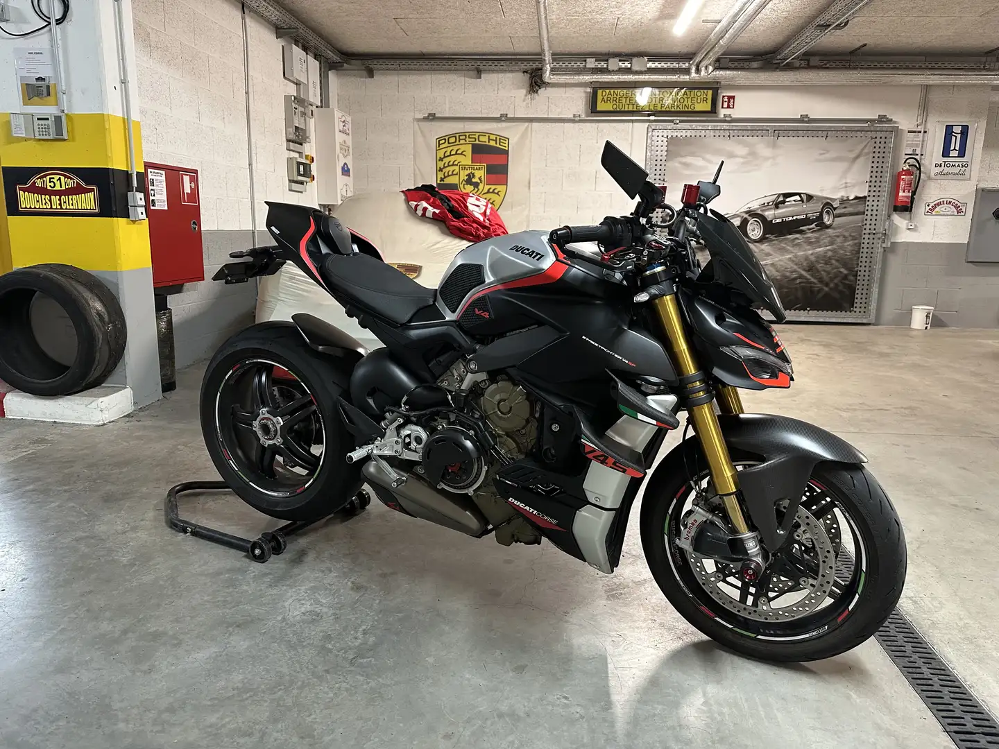 Ducati Streetfighter V4 SP limited Number 496 - 1