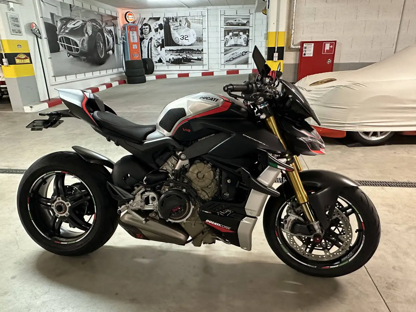 Ducati Streetfighter V4 SP limited Number 496 - 2