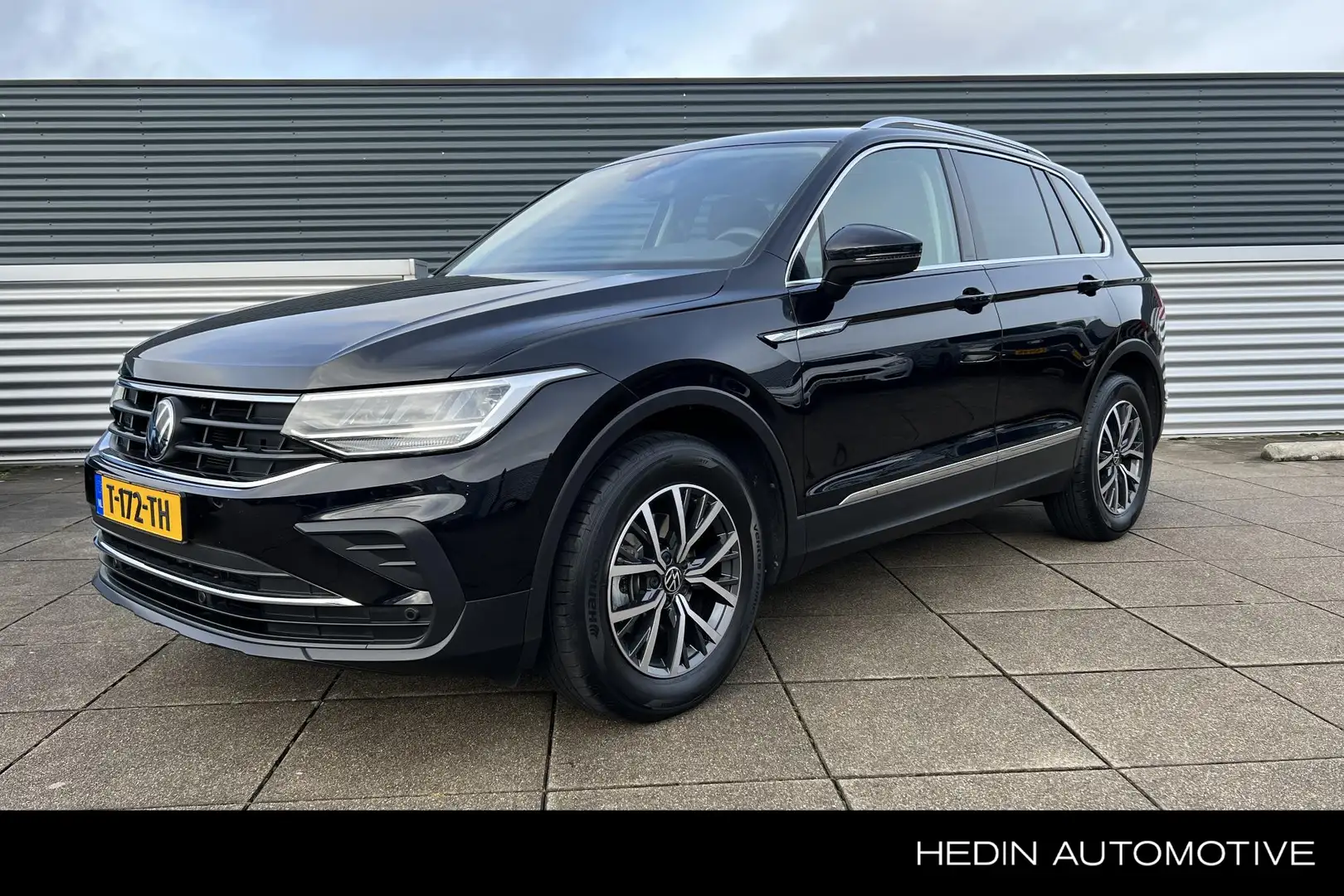 Volkswagen Tiguan 1.5 TSI Life DSG | Automaat Zwart - 1