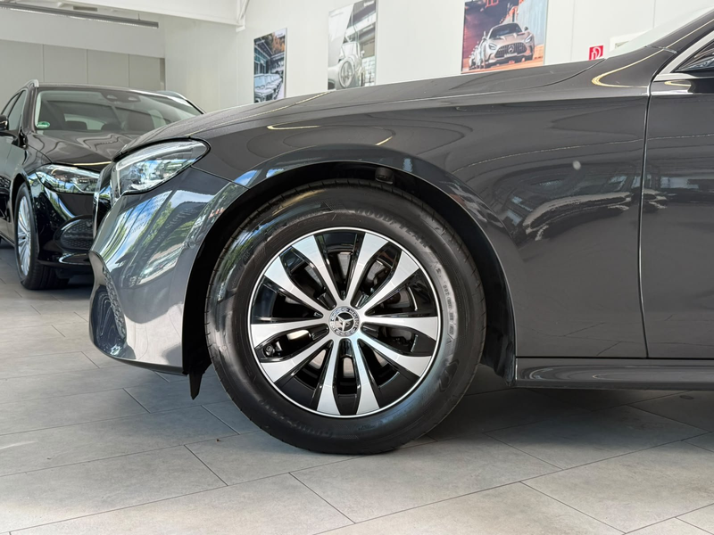 Mercedes-Benz E 220 d AVANTGARDE ADV.PLUS+DLIGHT+FAP+360°+KEYL — photo 8