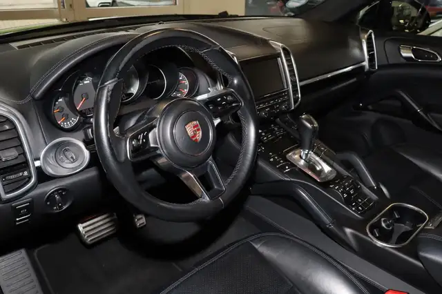 Porsche Cayenne view 14
