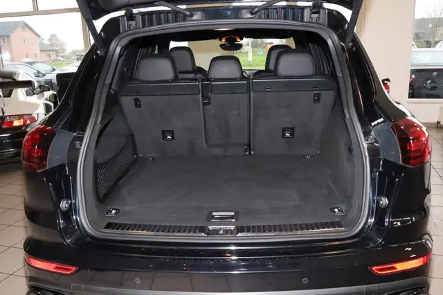 Porsche Cayenne view 10