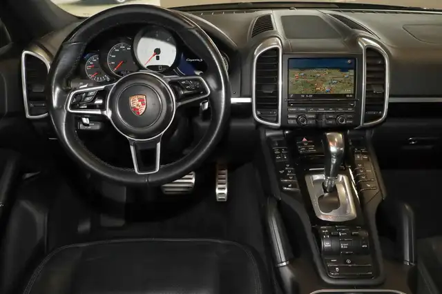 Porsche Cayenne view 15