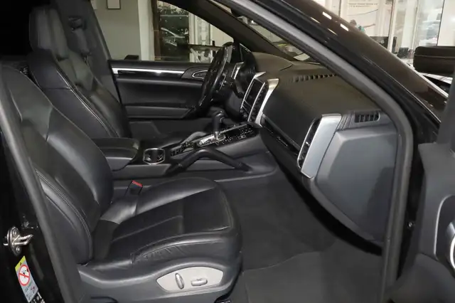 Porsche Cayenne view 12