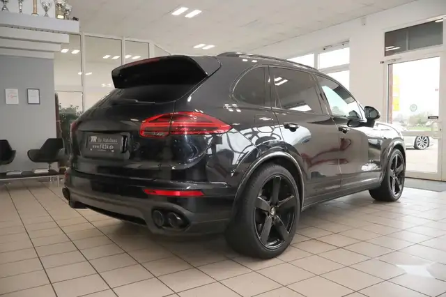 Porsche Cayenne view 5