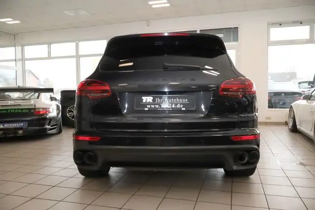 Porsche Cayenne view 4