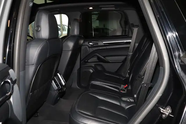 Porsche Cayenne view 9