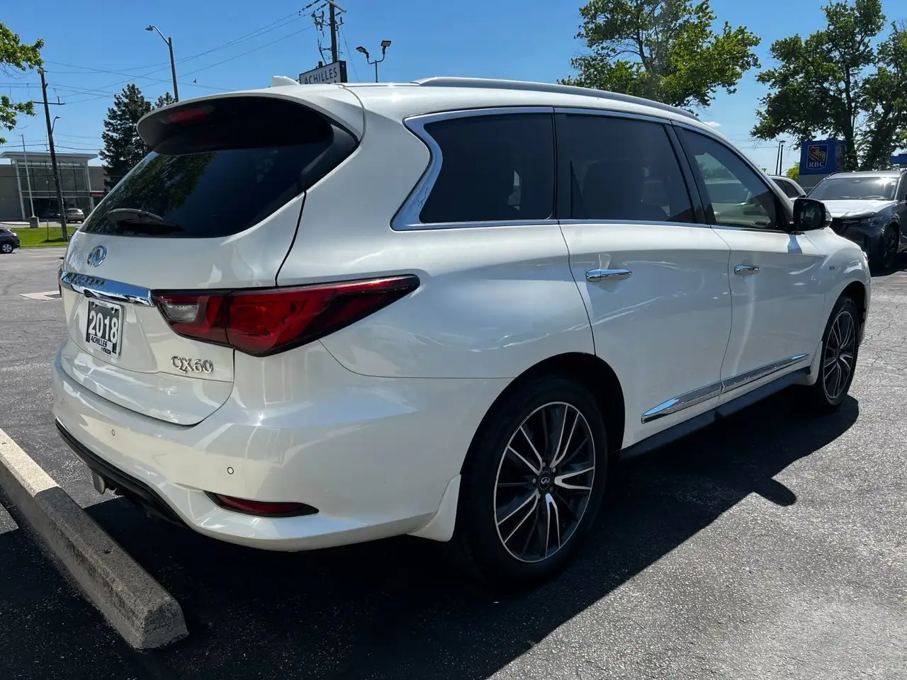 Infiniti QX60 снимка Infiniti QX60