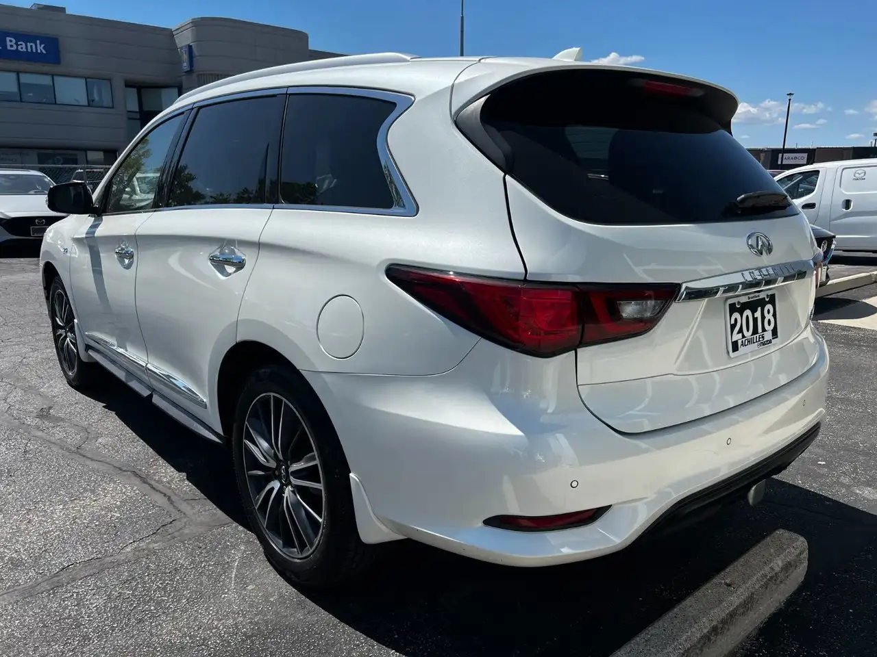 Infiniti QX60 снимка Infiniti QX60