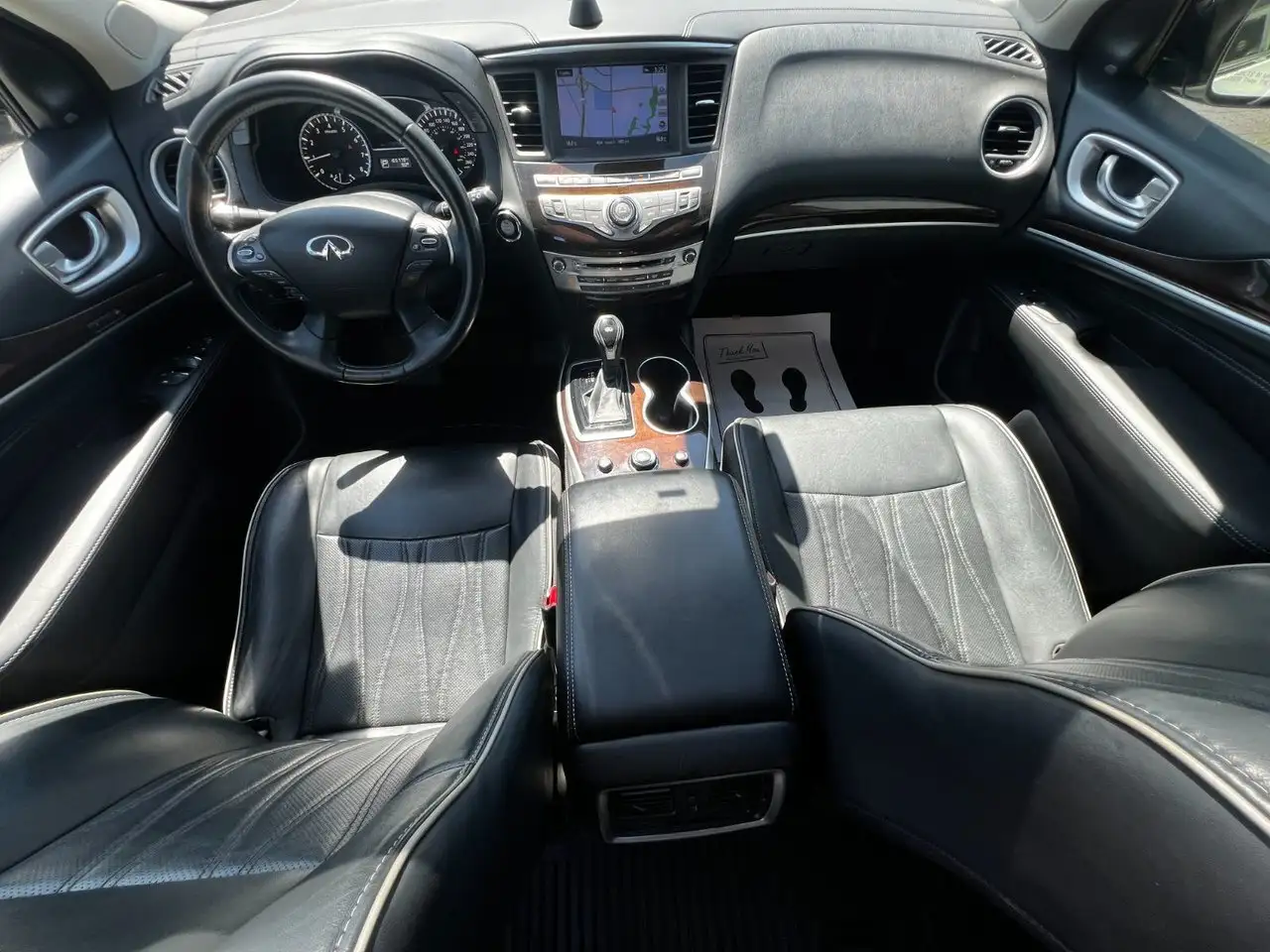 Infiniti QX60 снимка Infiniti QX60