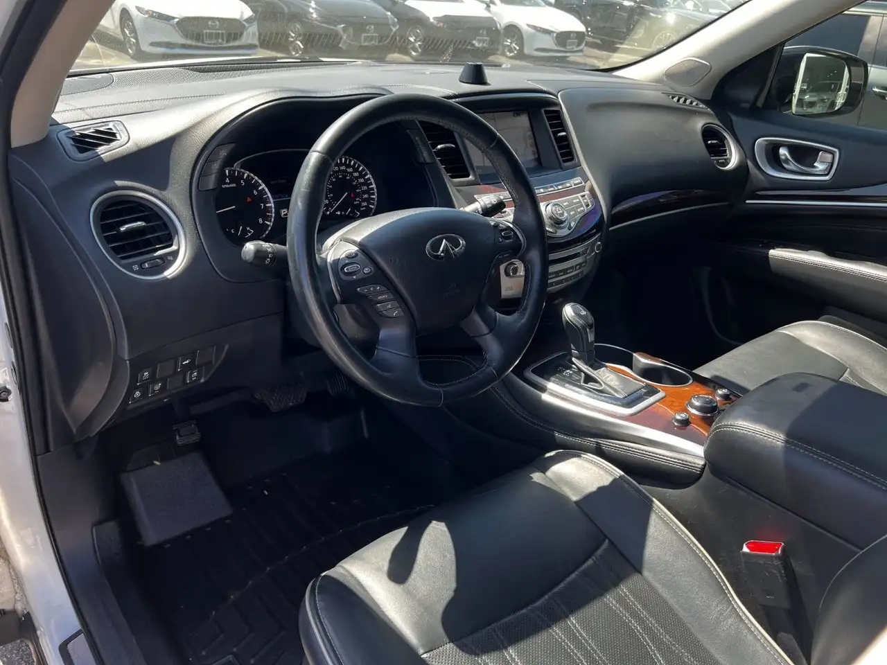 Infiniti QX60 снимка Infiniti QX60