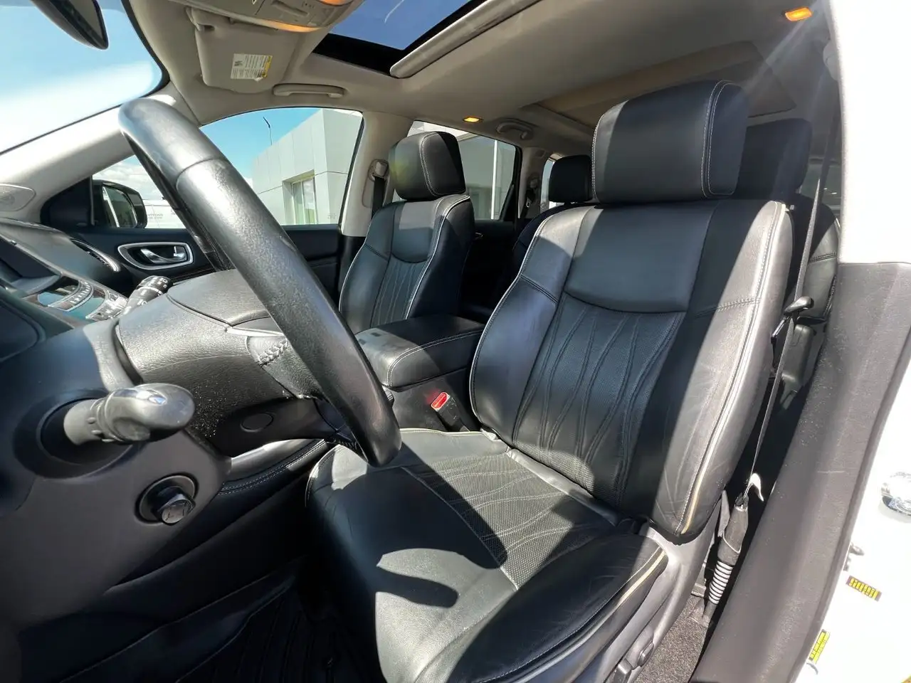 Infiniti QX60 снимка Infiniti QX60
