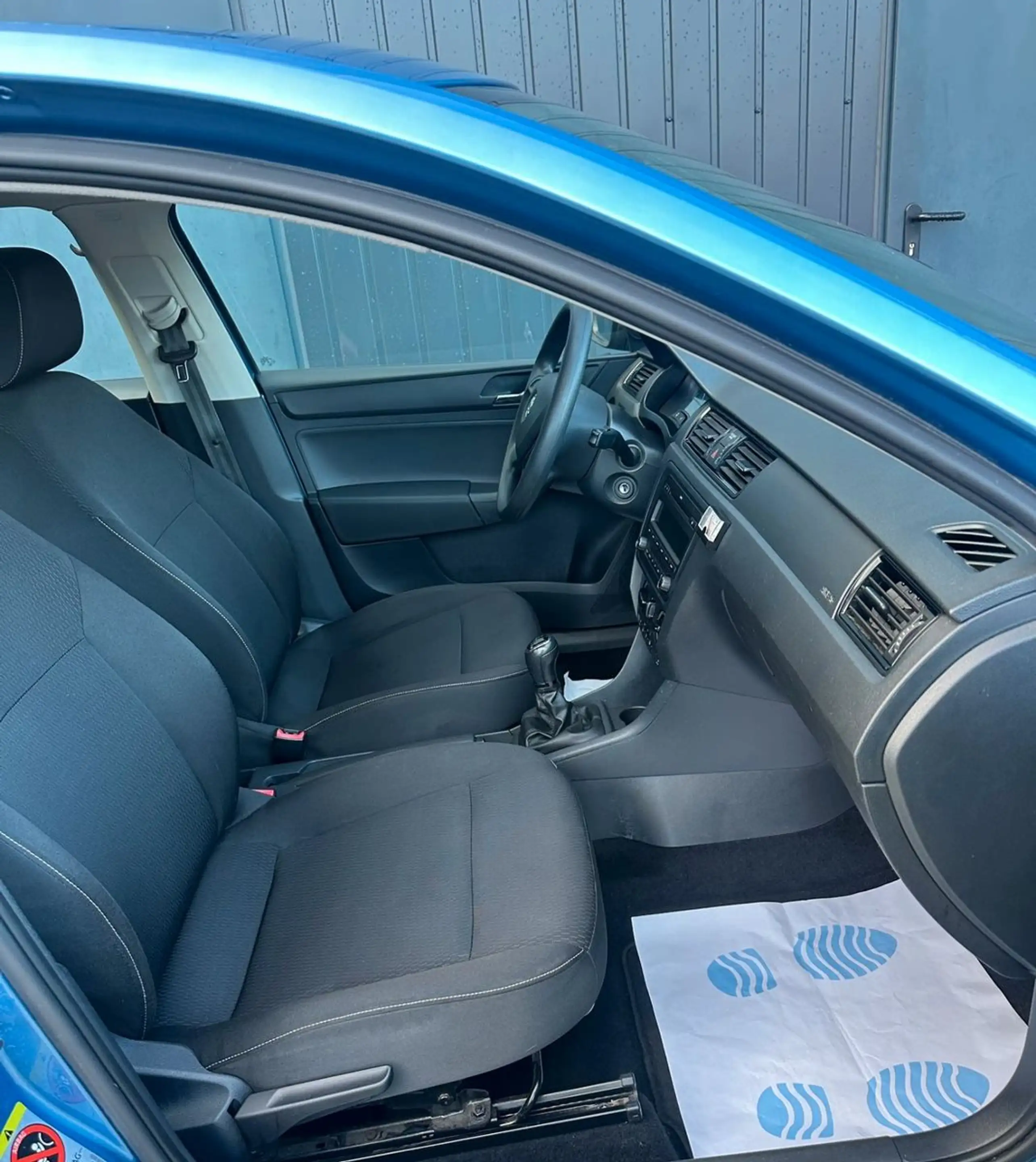 Skoda Rapid/Spaceback Ambition*1.Hand*AHK*Tüv Neu*Service Neu* — photo 15