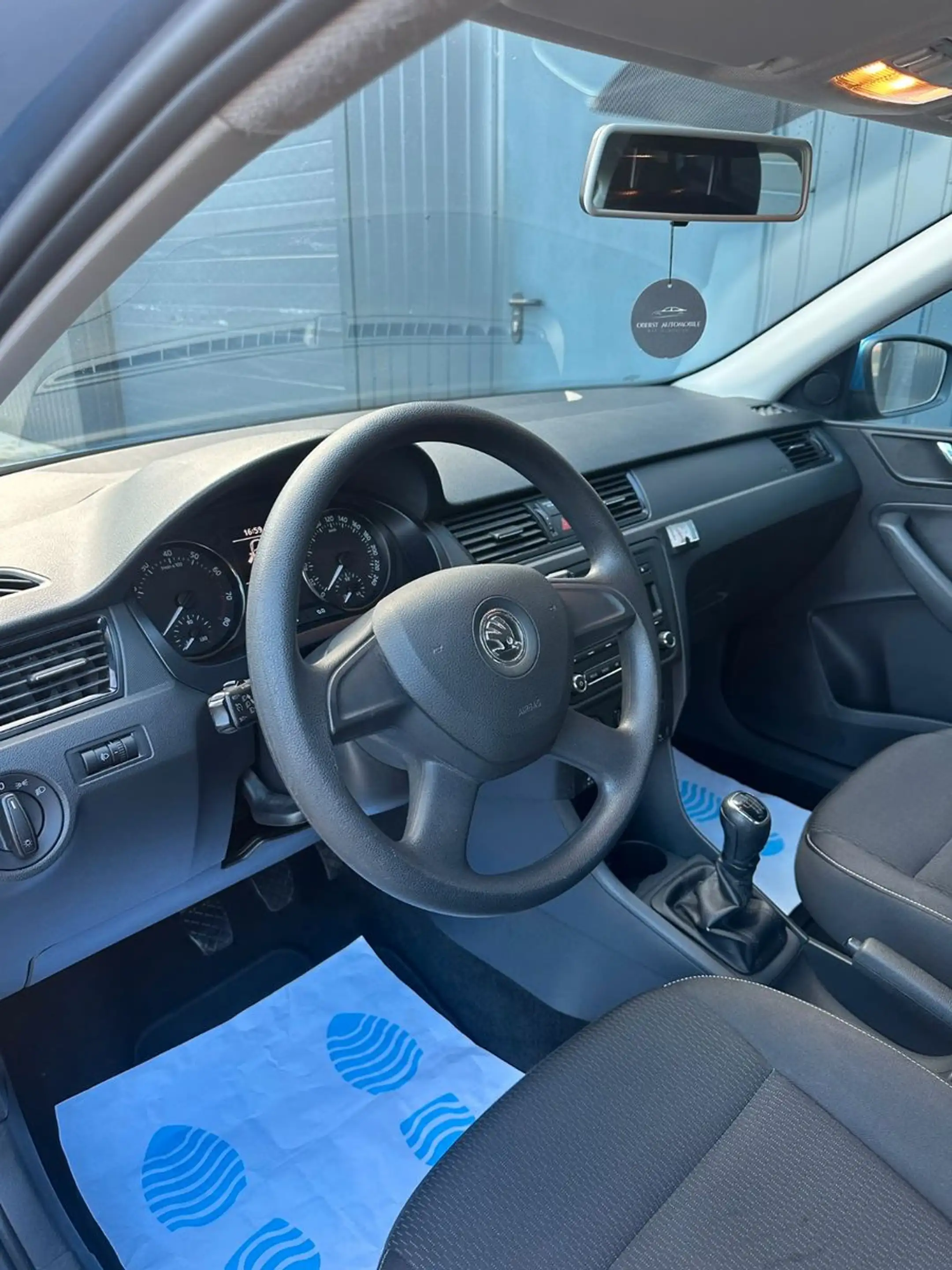 Skoda Rapid/Spaceback Ambition*1.Hand*AHK*Tüv Neu*Service Neu* — photo 10