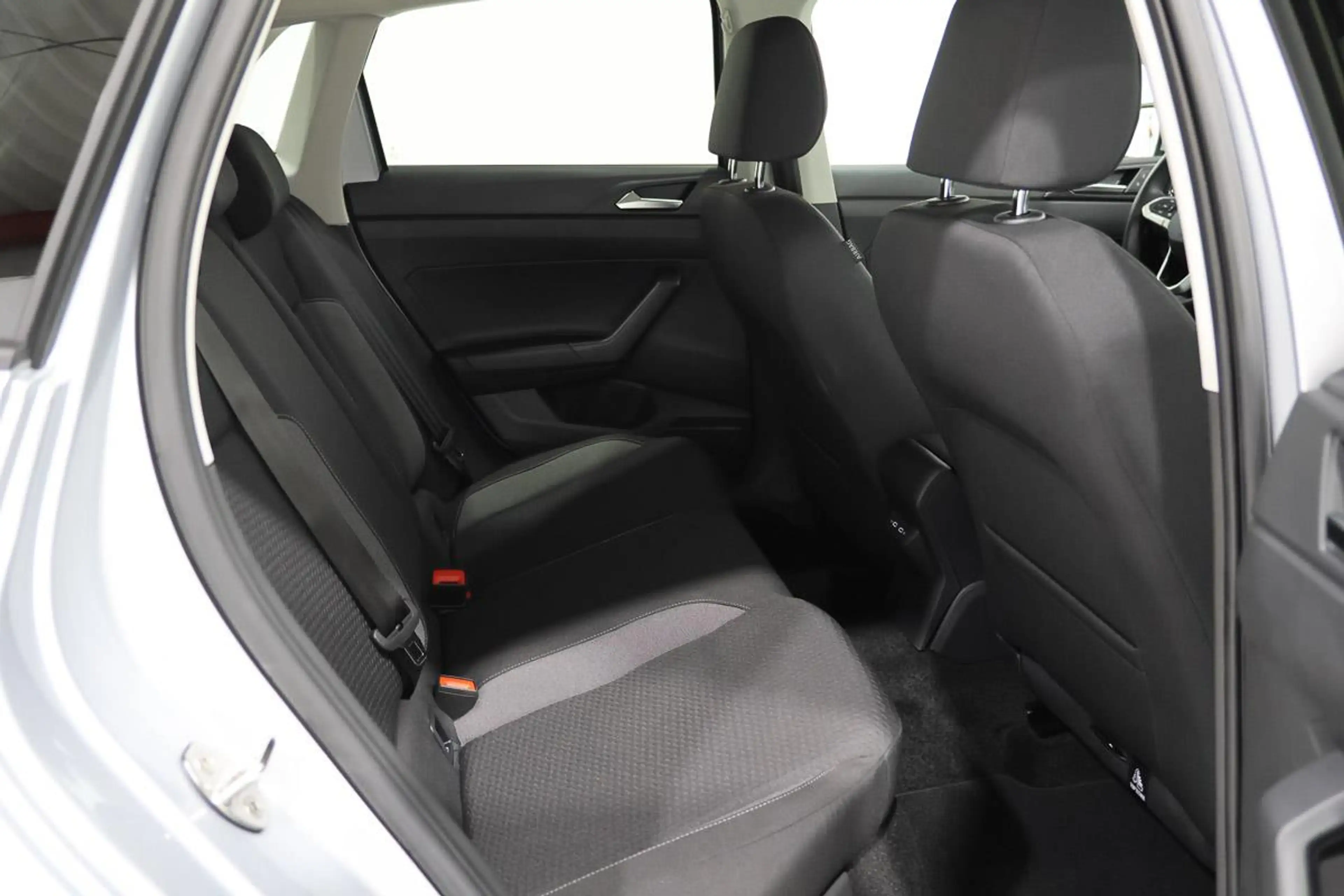 Volkswagen Polo 1.0 TSI 95 DSG LED CARPLAY RADAR JA — photo 10