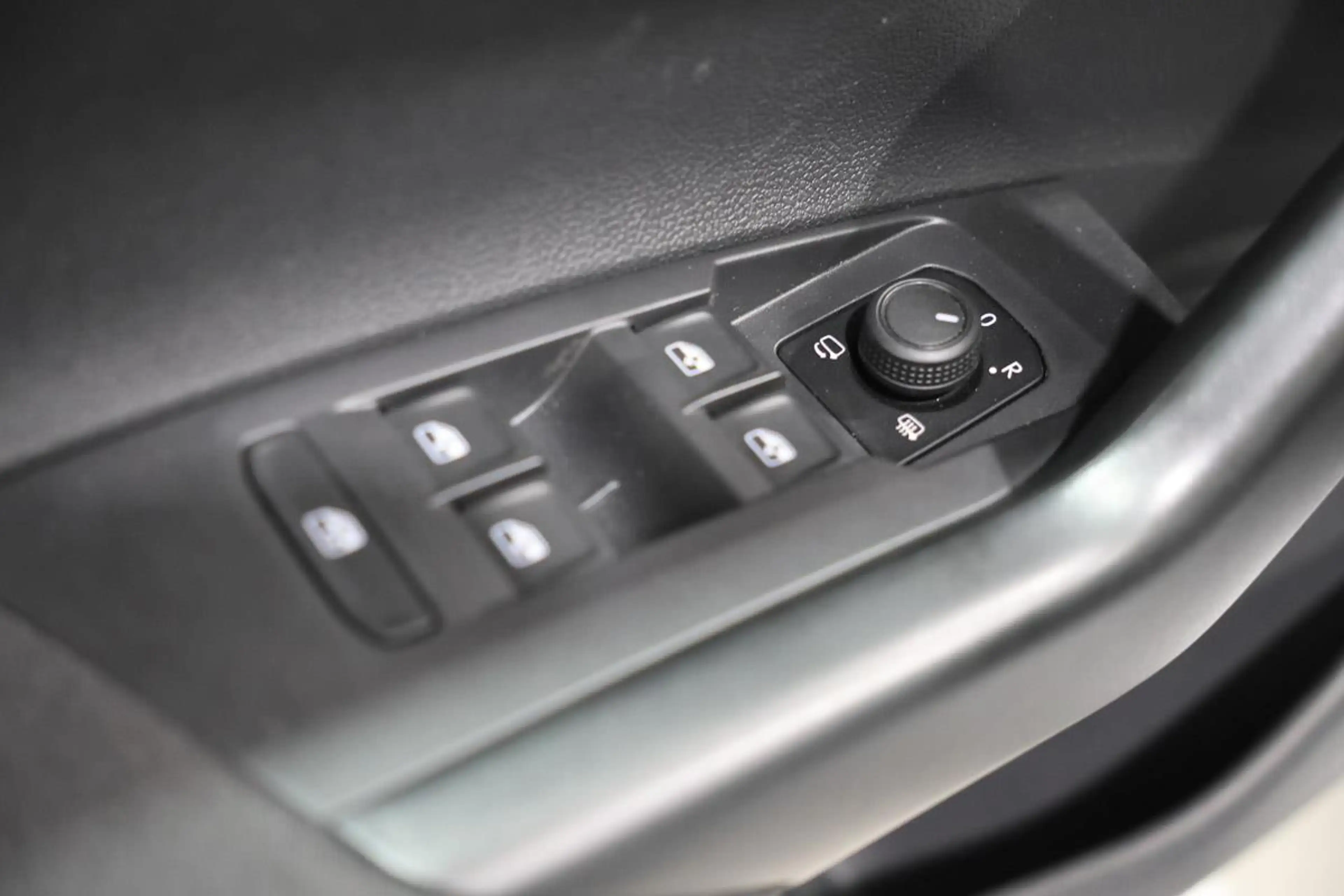 Volkswagen Polo 1.0 TSI 95 DSG LED CARPLAY RADAR JA — photo 14