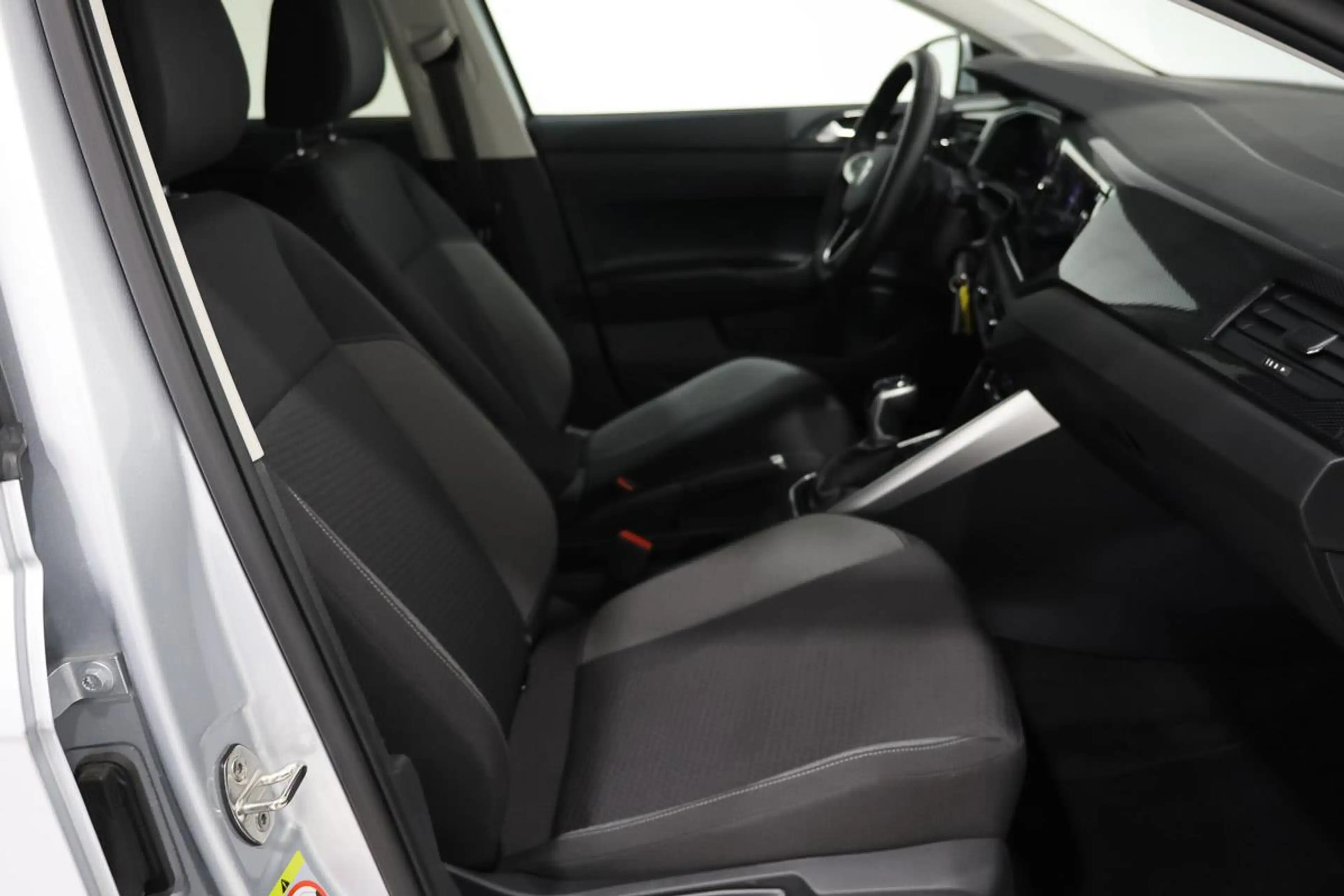 Volkswagen Polo 1.0 TSI 95 DSG LED CARPLAY RADAR JA — photo 8