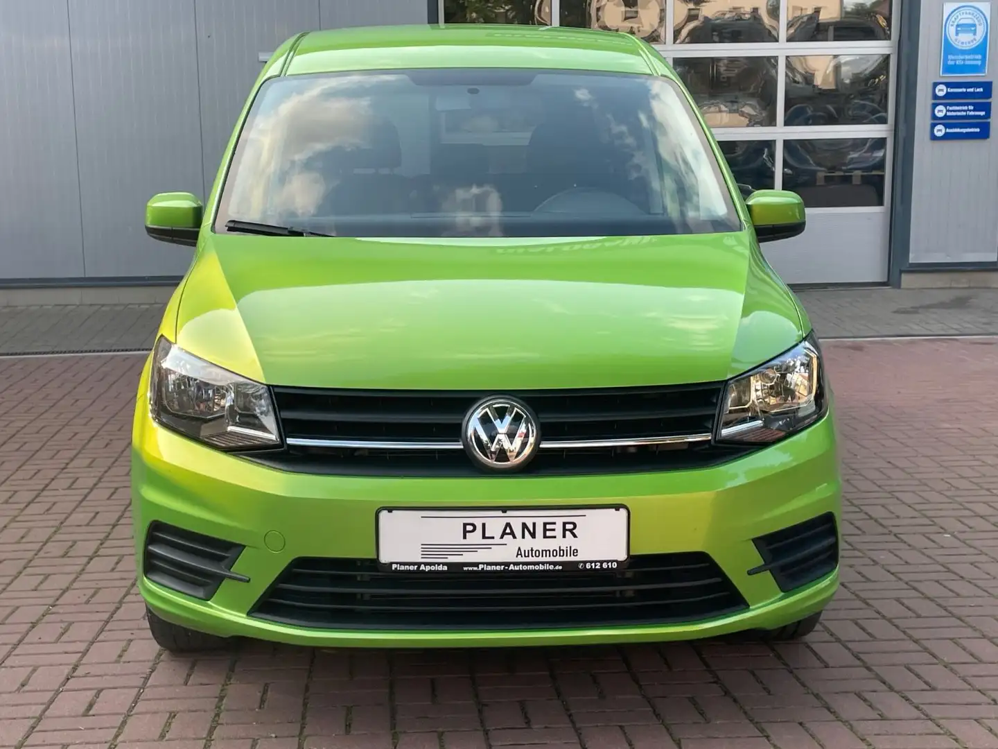 Volkswagen Caddy Maxi Trendline Navi Sitzh. HU/AU Service Grün - 2