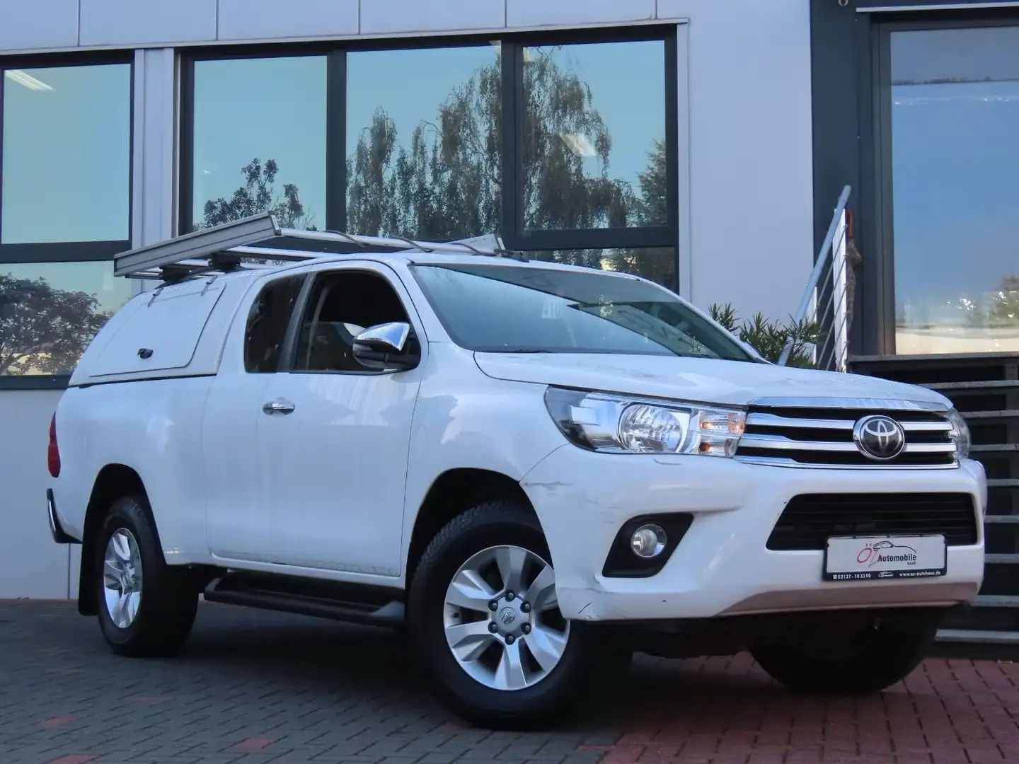 Toyota Hilux 2.4 D-4D Extra Cab Duty 4x4 Weiß - 1