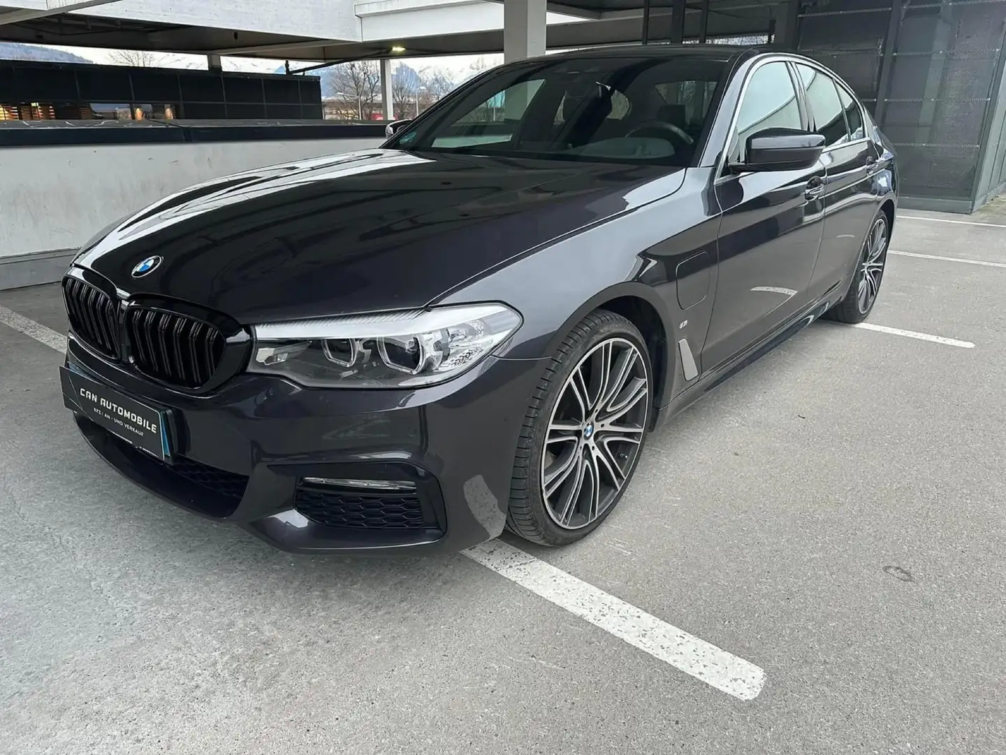 BMW 530 530 e M Sport Grau - 2