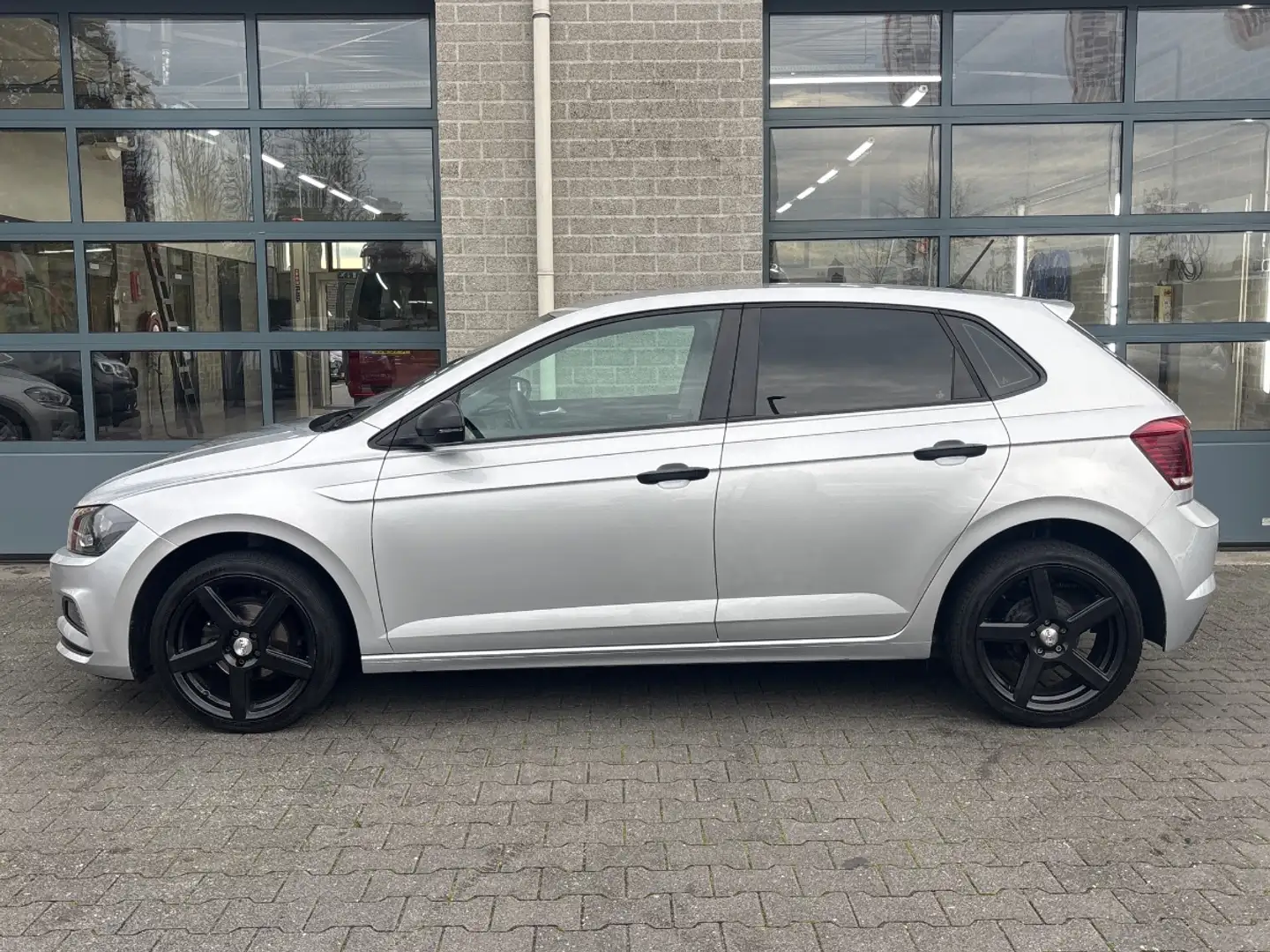 Volkswagen Polo 1.0 MPI Trendline | Grijs - 2