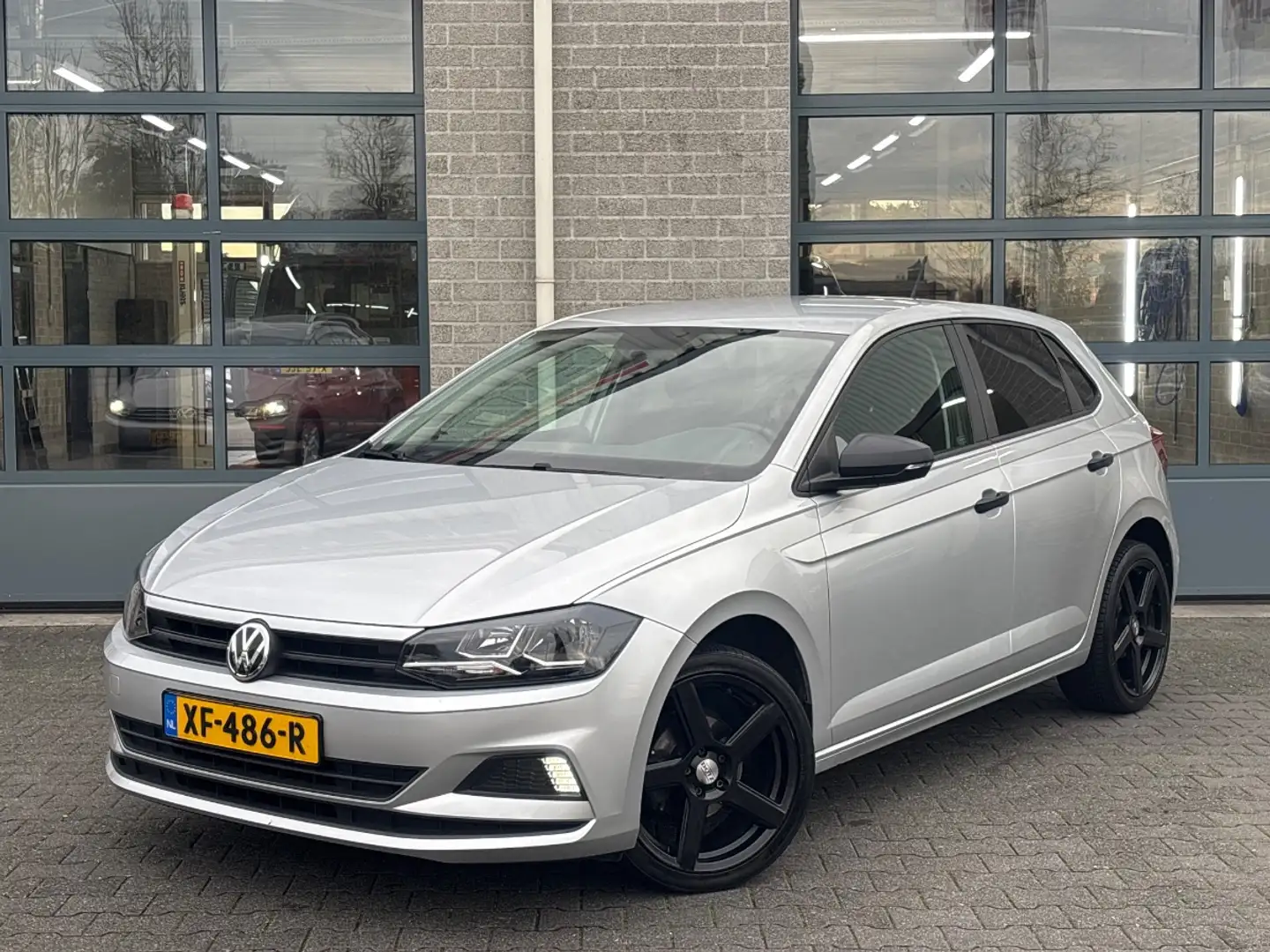 Volkswagen Polo 1.0 MPI Trendline | Grijs - 1