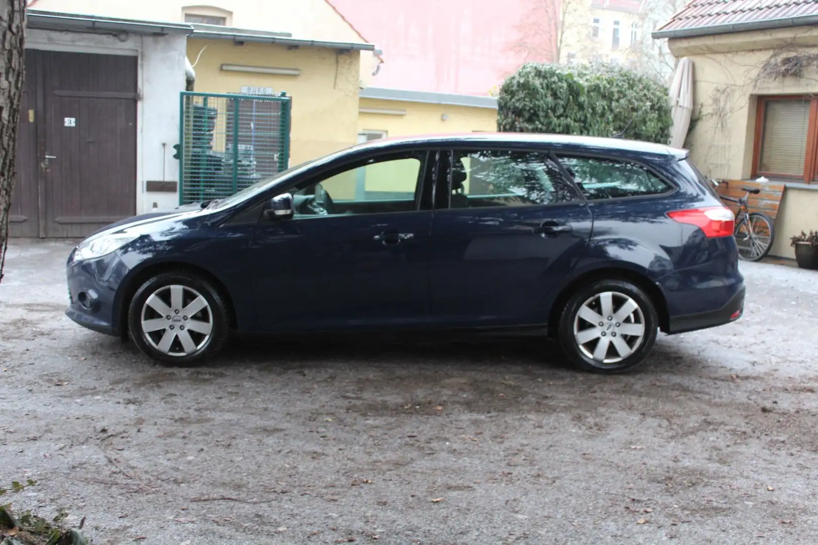 Ford Focus Turnier Trend*TÜV NEU*Automatik* Blau - 2