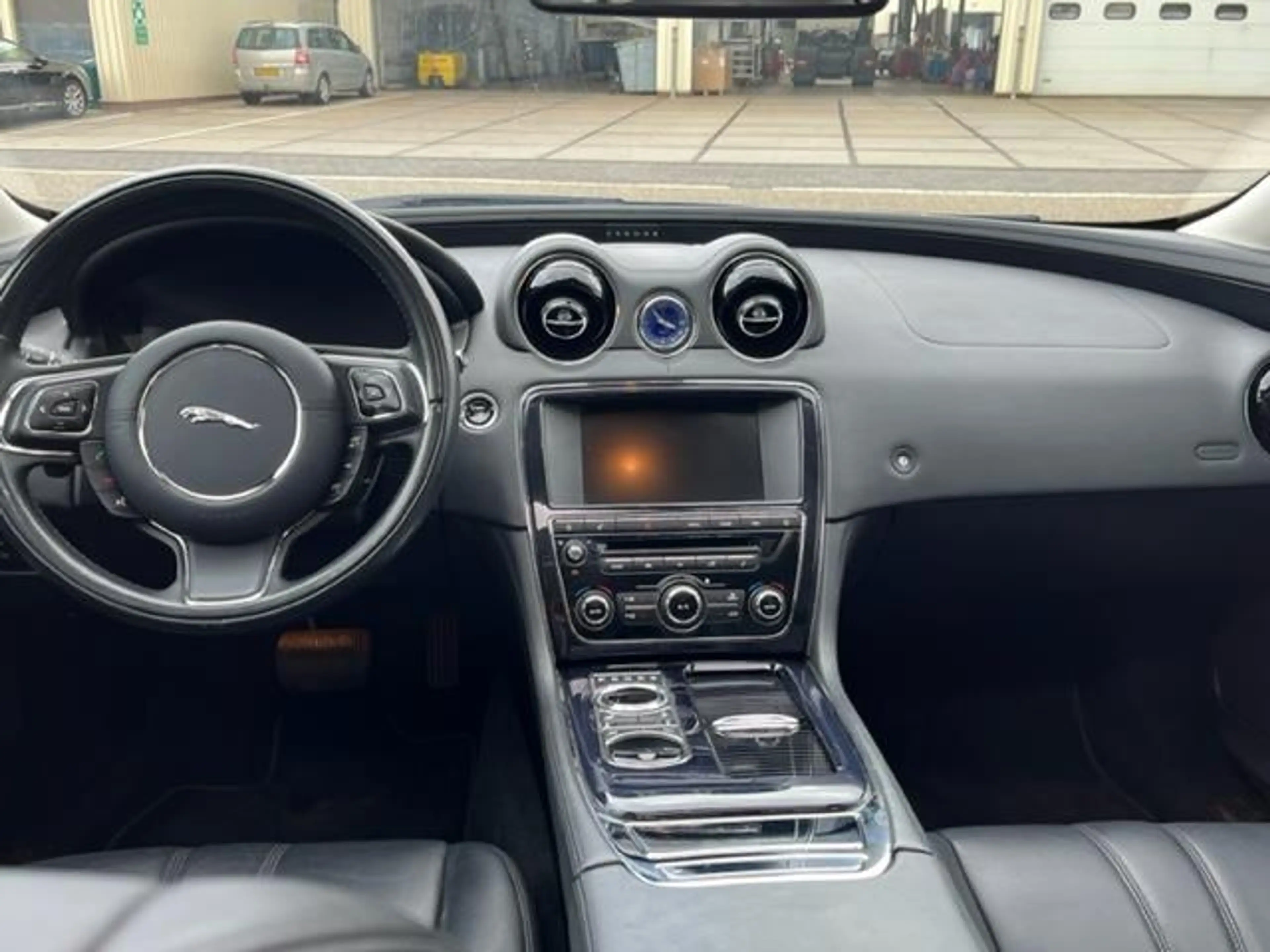 Jaguar XJ 2.0 Premium Luxury NW STAAT — photo 11