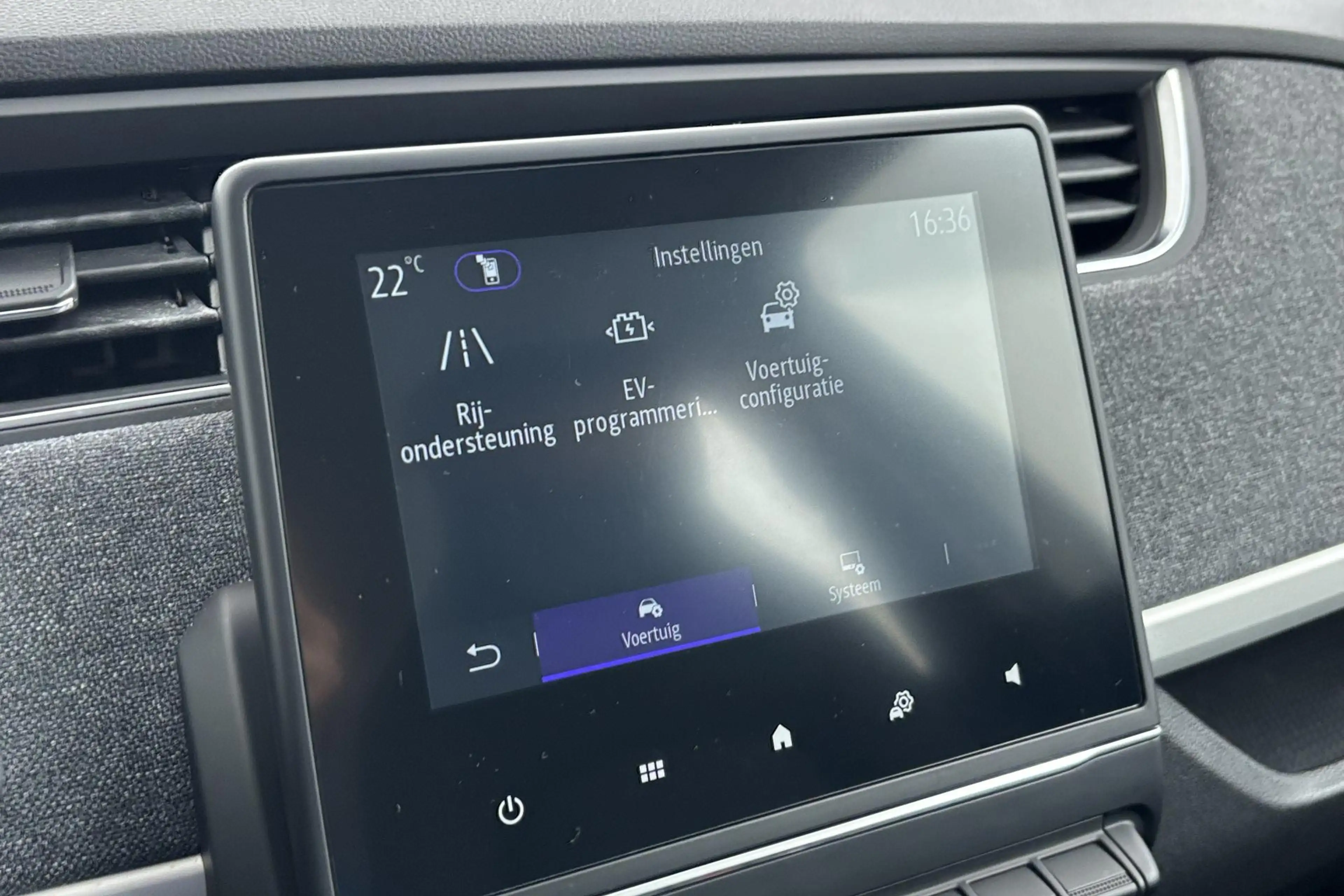 Renault ZOE R135 Zen 52 kWh – compact, wendbaar en volledig el — photo 4