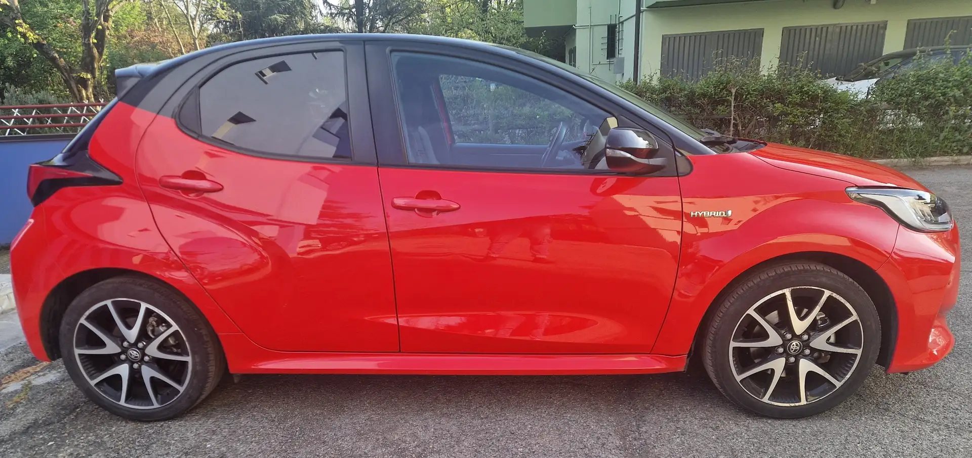 Toyota Yaris Yaris 1.5h Premiere Rosso - 2