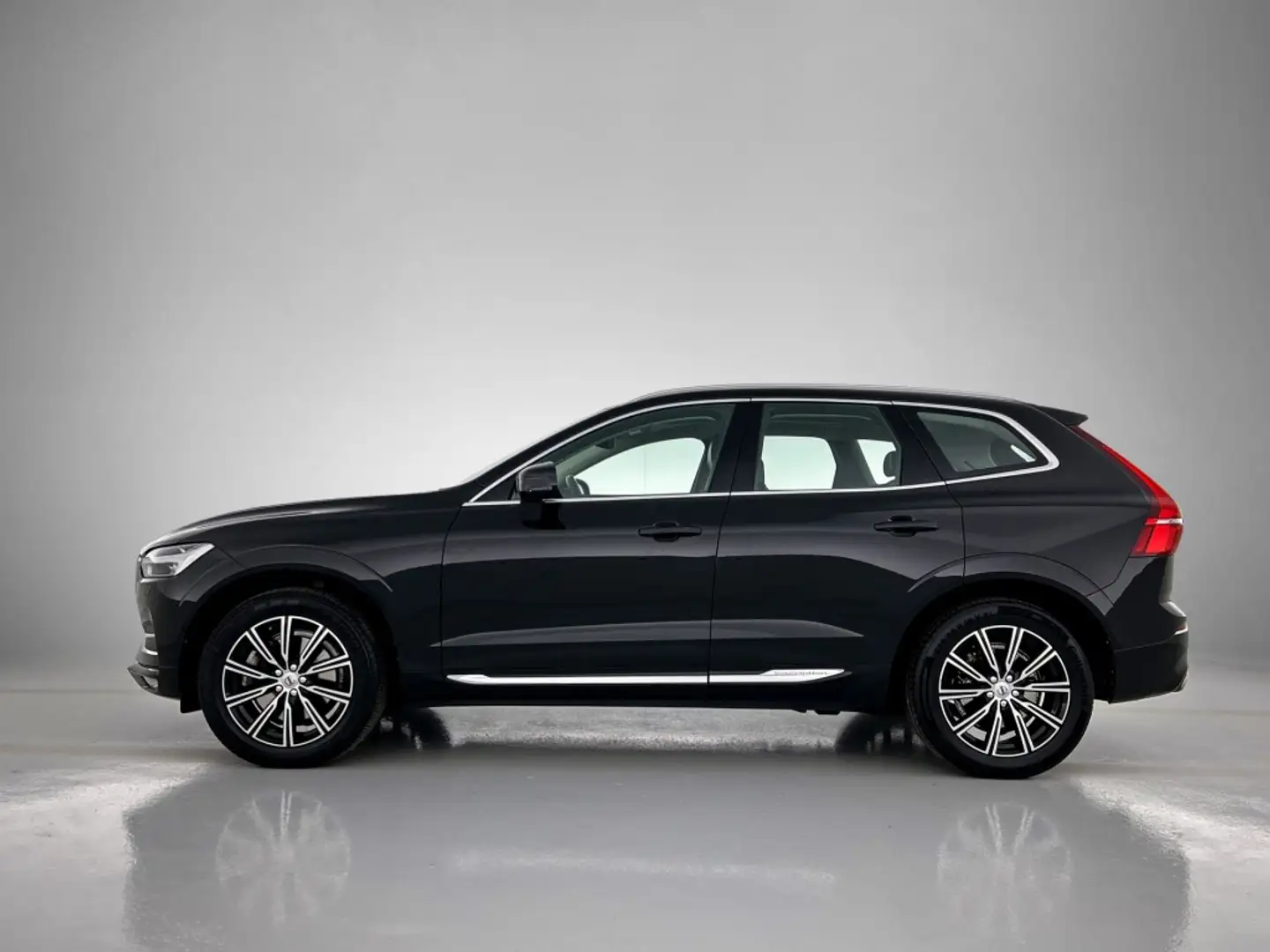 Volvo XC60 2.0 T5 Inscription | Panoramadak | Adaptive Cruise Zwart - 2