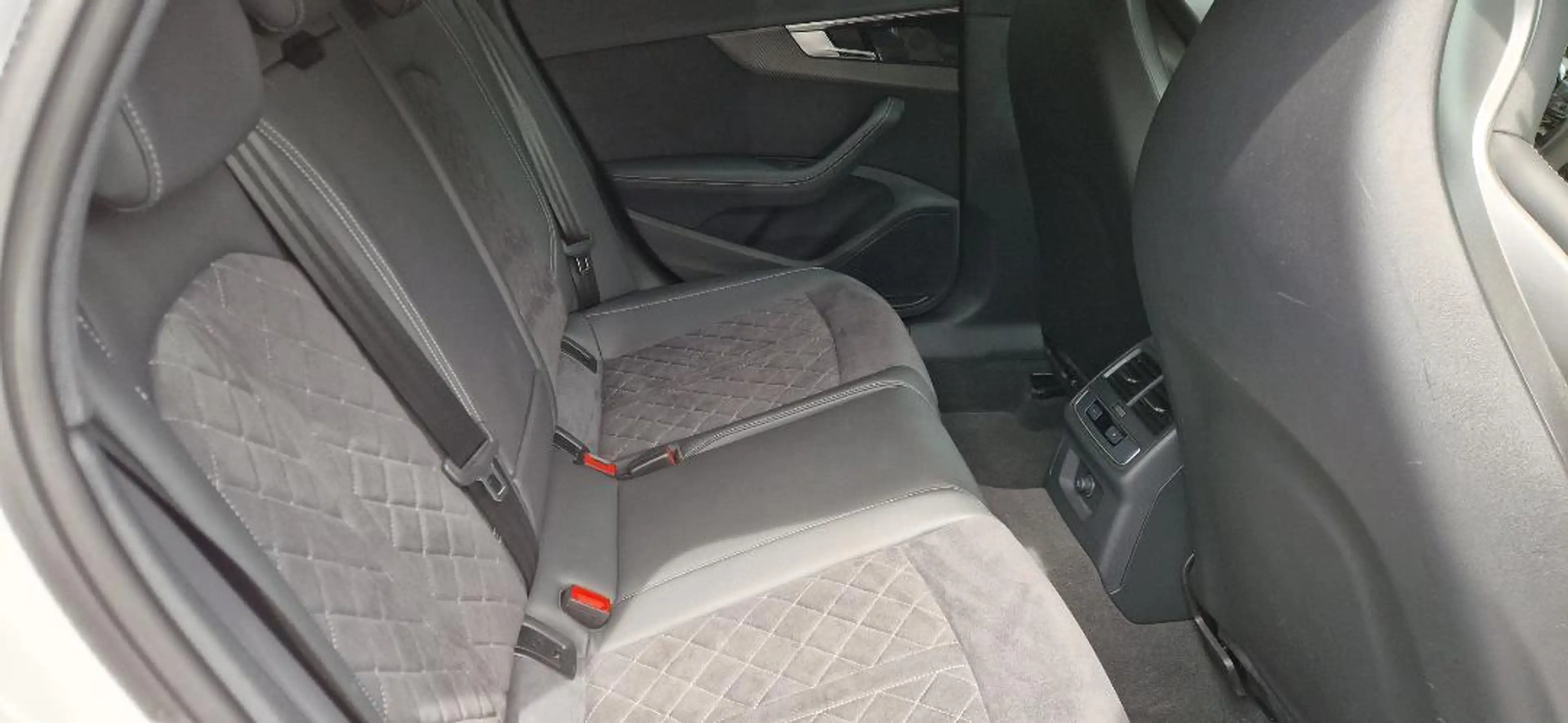 Audi RS4 Avant Quattro Matrix Sound MMI RS-Abgas — photo 8