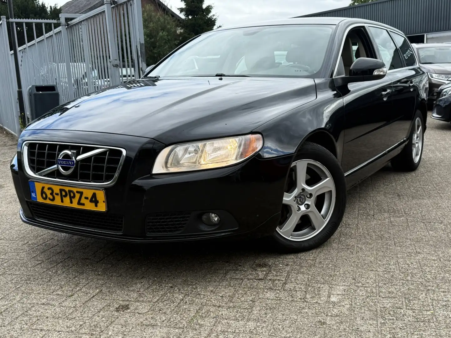 Volvo V70 2.0 D3 AUTOMAAT MOMENTUM NAVI/LEER/ST.VERWARM/XENO Nero - 1