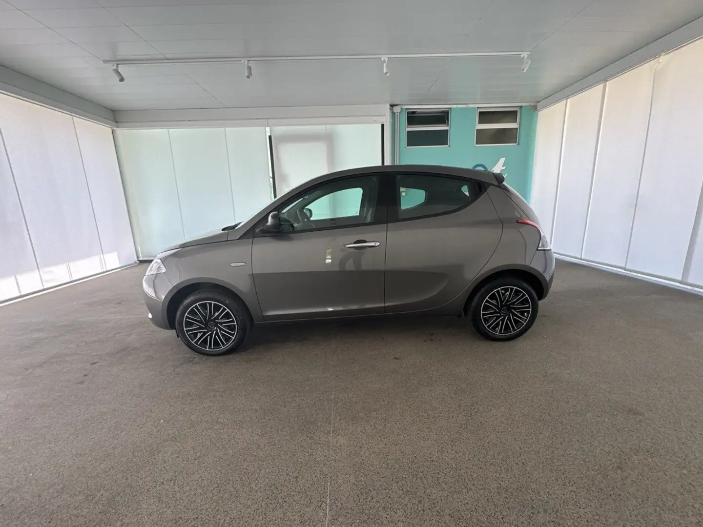 Lancia Ypsilon 1.0 FireFly 70cv Hybrid Silver Plus Grigio - 2