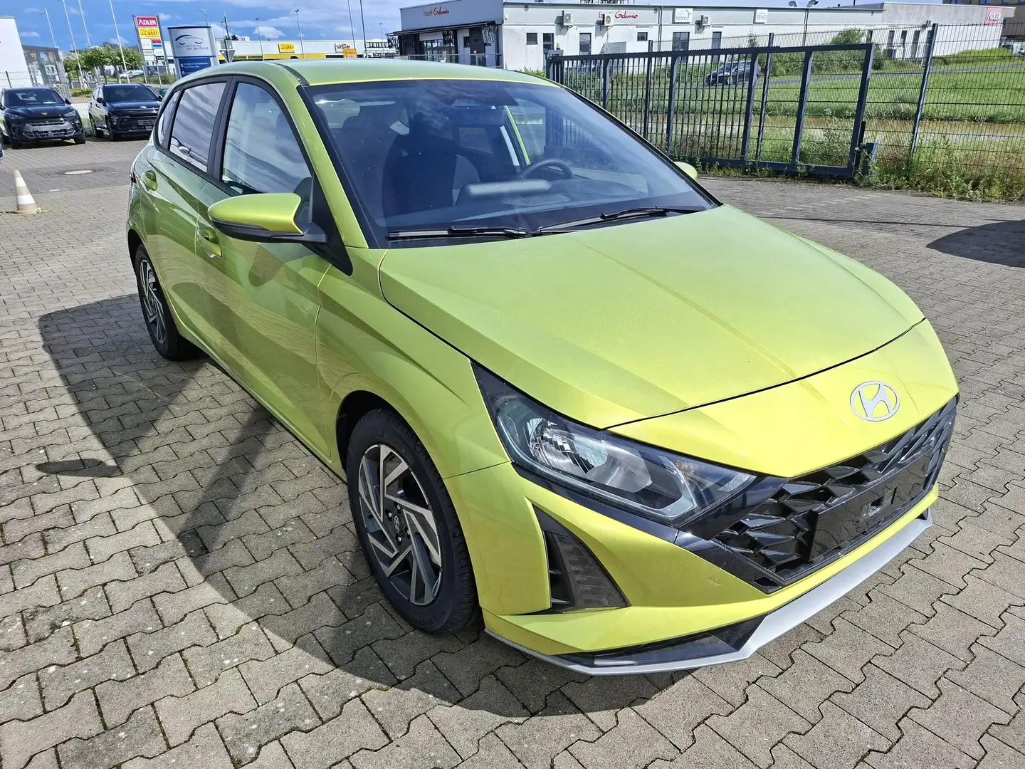Hyundai i20 Family 1.0 T-GDI 90PS, NAVI 10,25", LUCID-LIME ... - 1