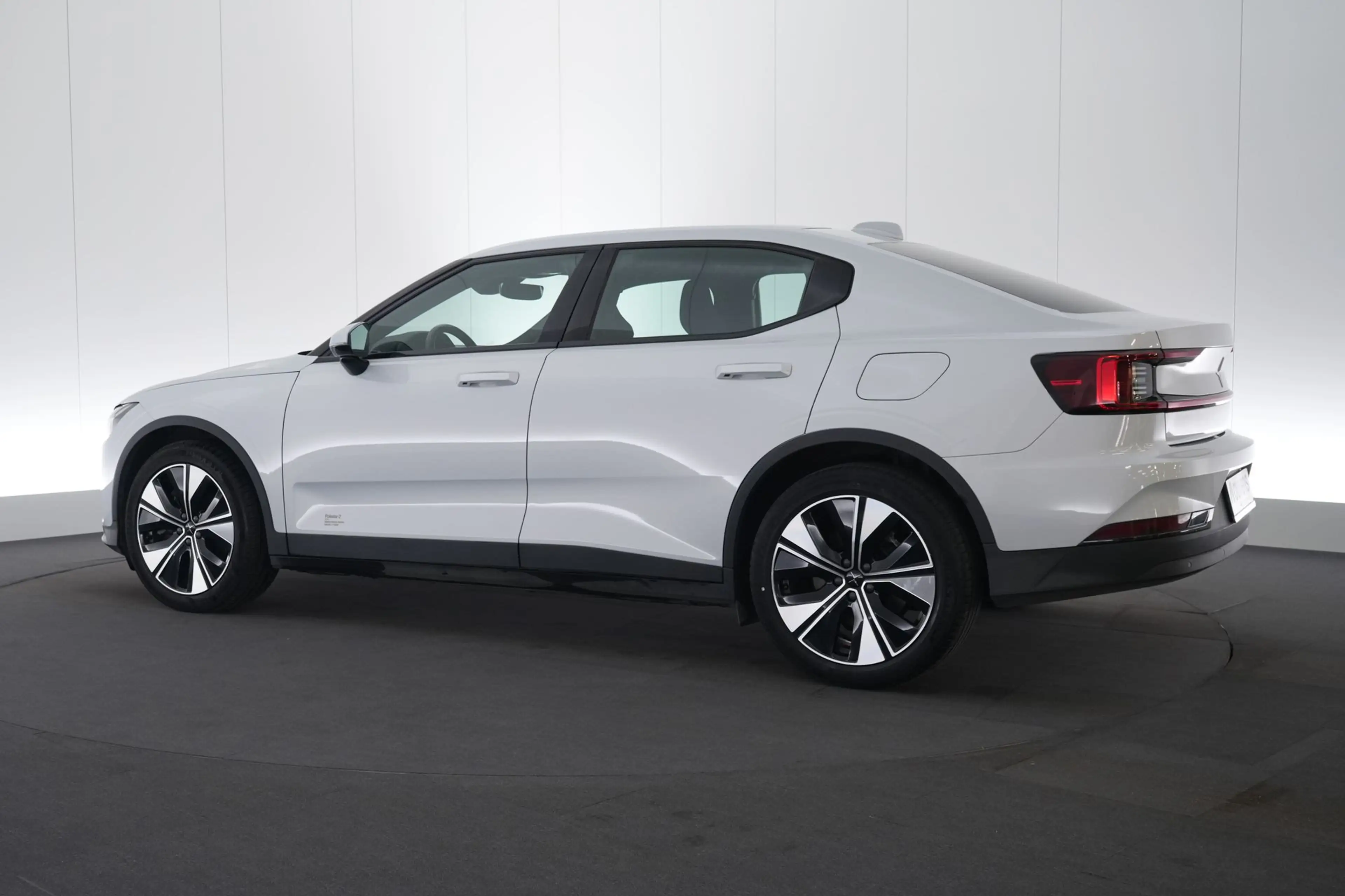 Polestar 2 69 kWh Single Motor Standard Range Plus LED GPS PD — photo 10