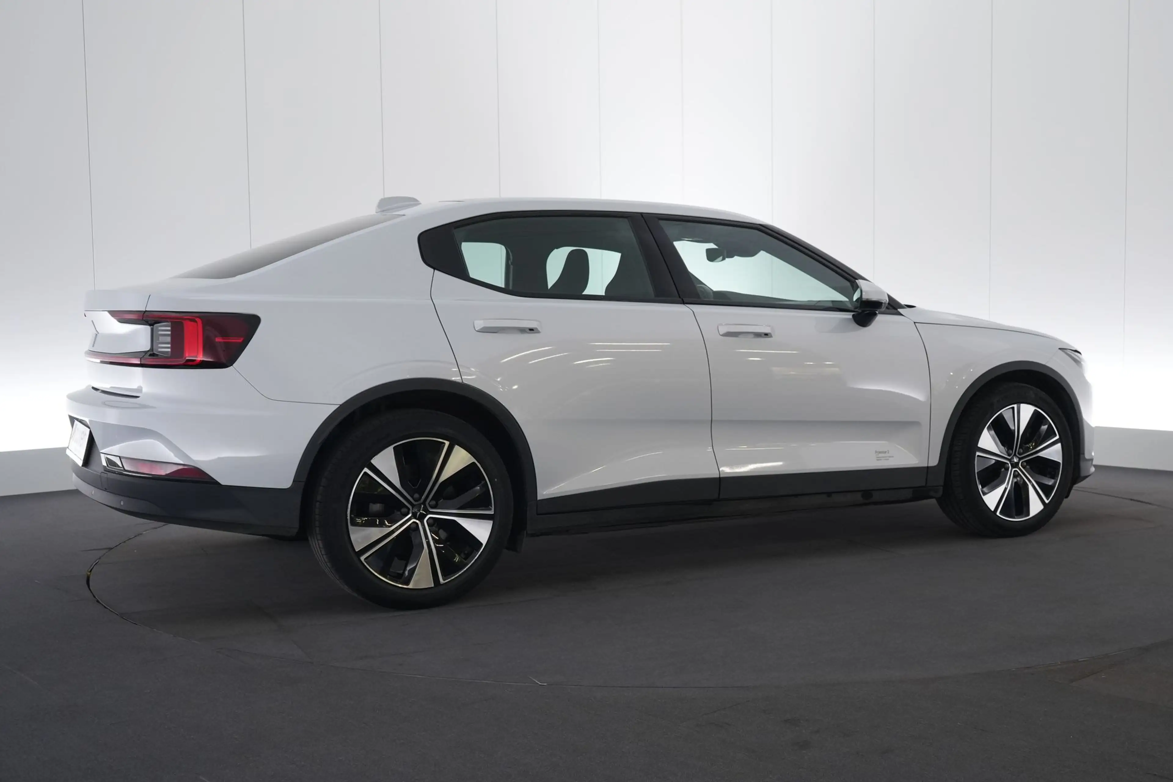 Polestar 2 69 kWh Single Motor Standard Range Plus LED GPS PD — photo 6