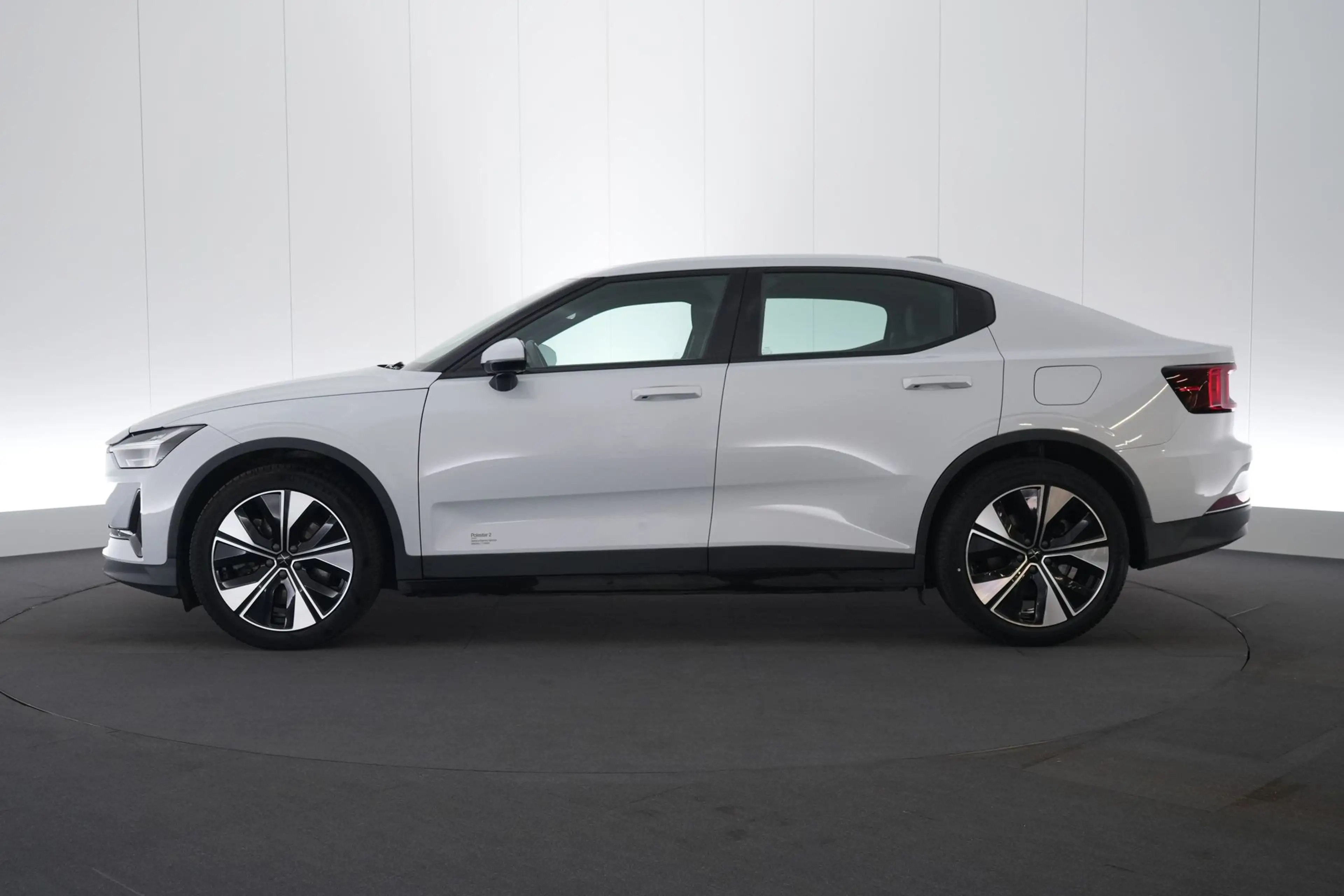 Polestar 2 69 kWh Single Motor Standard Range Plus LED GPS PD — photo 11