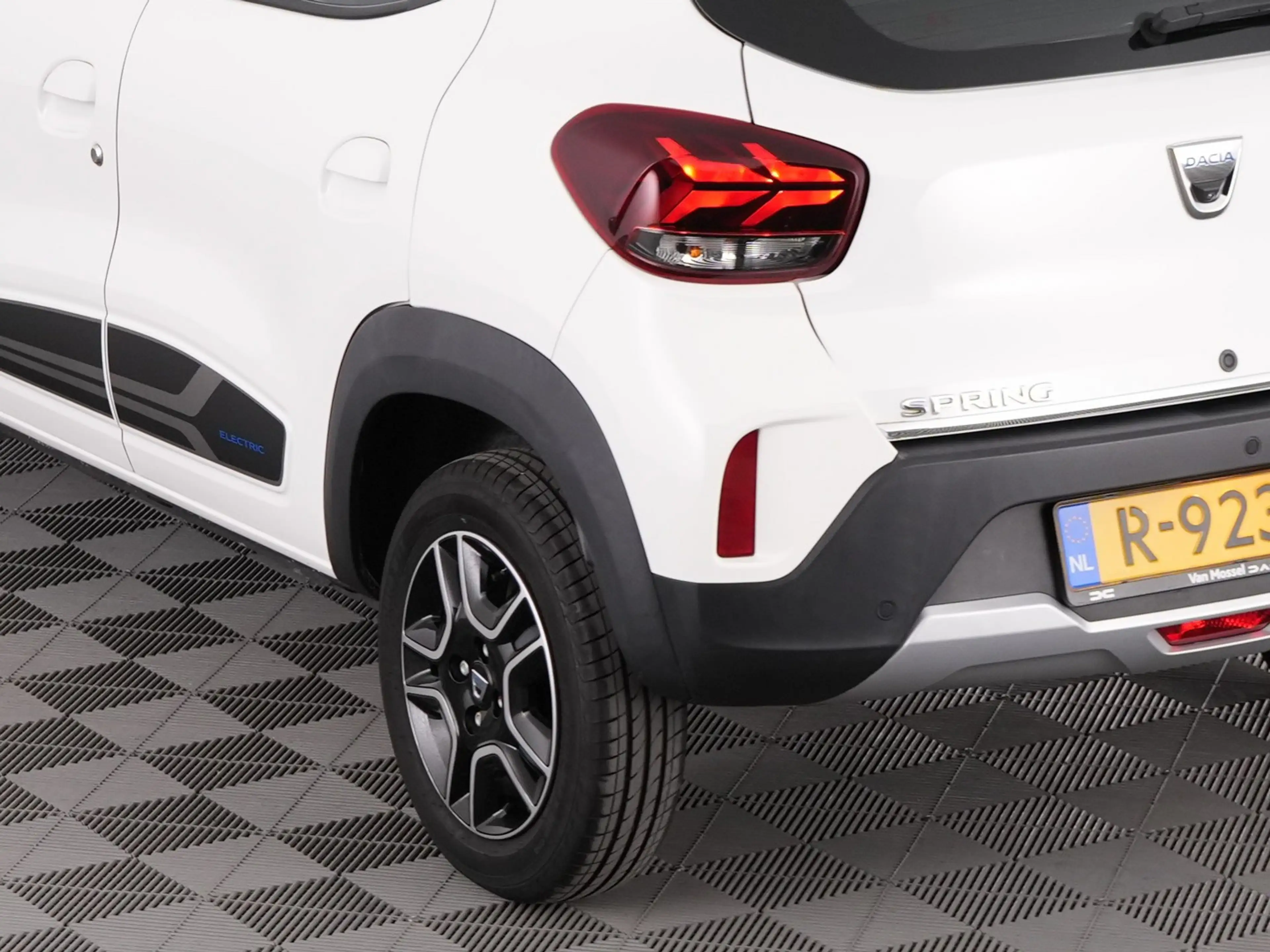 Dacia Spring Comfort Plus 27 kWh *SOH: 92%* NAVI | CAMERA | AIR — photo 13