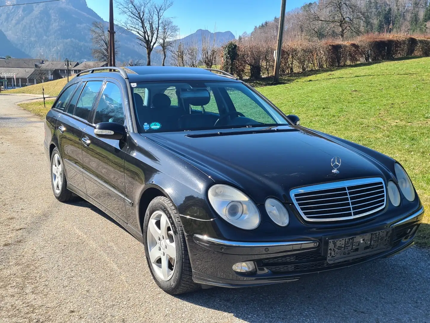 Mercedes-Benz E 350 E 350 Aut. *NAVI*VOLLLEDER* Schwarz - 1